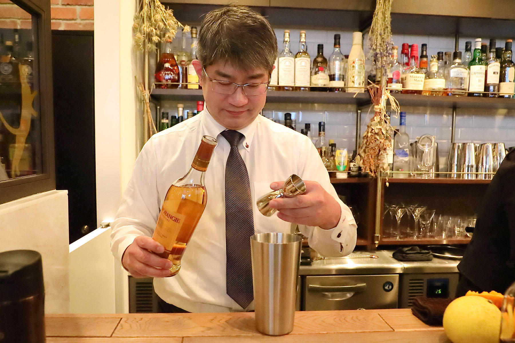 柑橘を使ったカクテルとコーヒーカクテルを披露