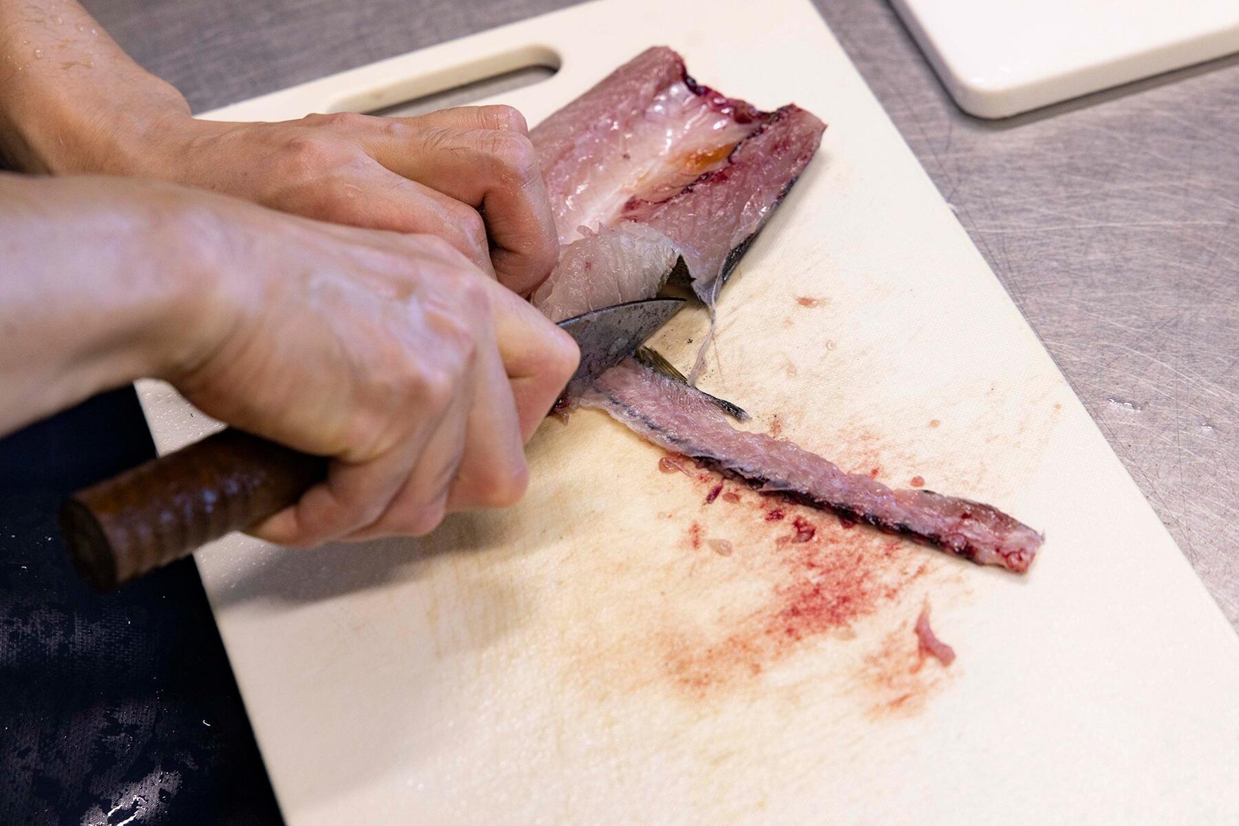 背骨を取り外す