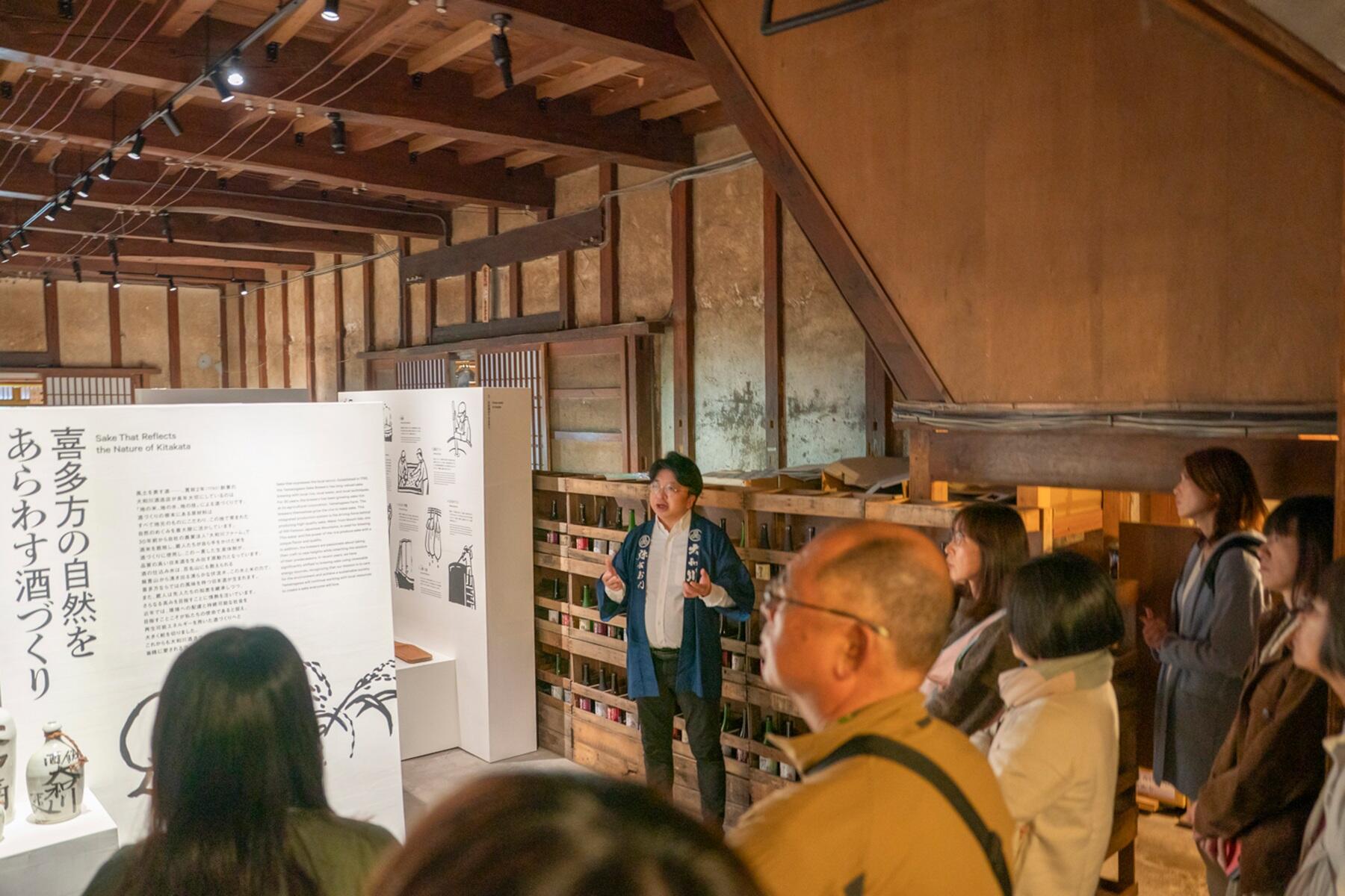 佐藤代表の解説による酒蔵ツアー