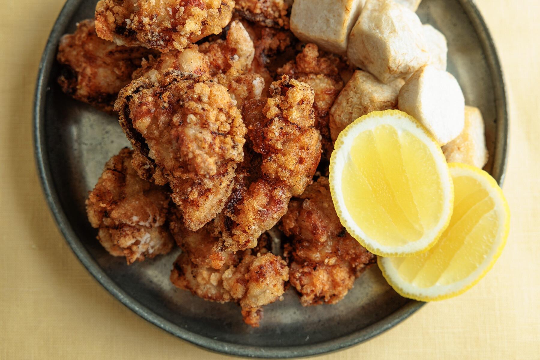 はちみつとレモンが隠し味！“鶏肉と里芋のナンプラーから揚げ”