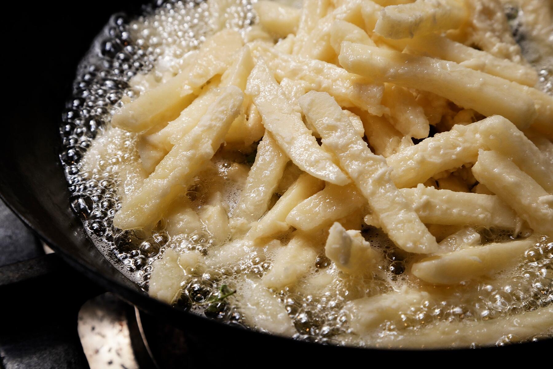 まずは強火！油で半身浴