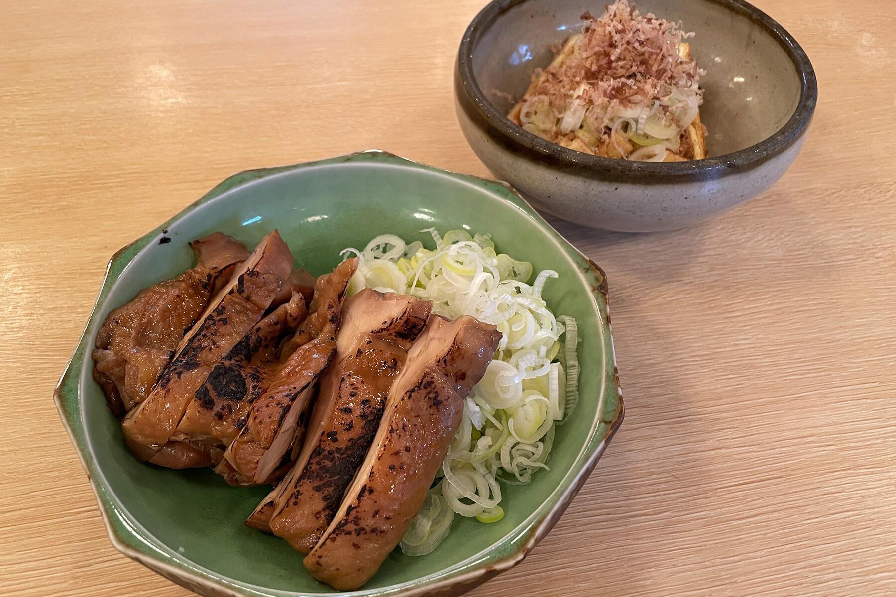 鶏のチャーシューとたぬき豆腐