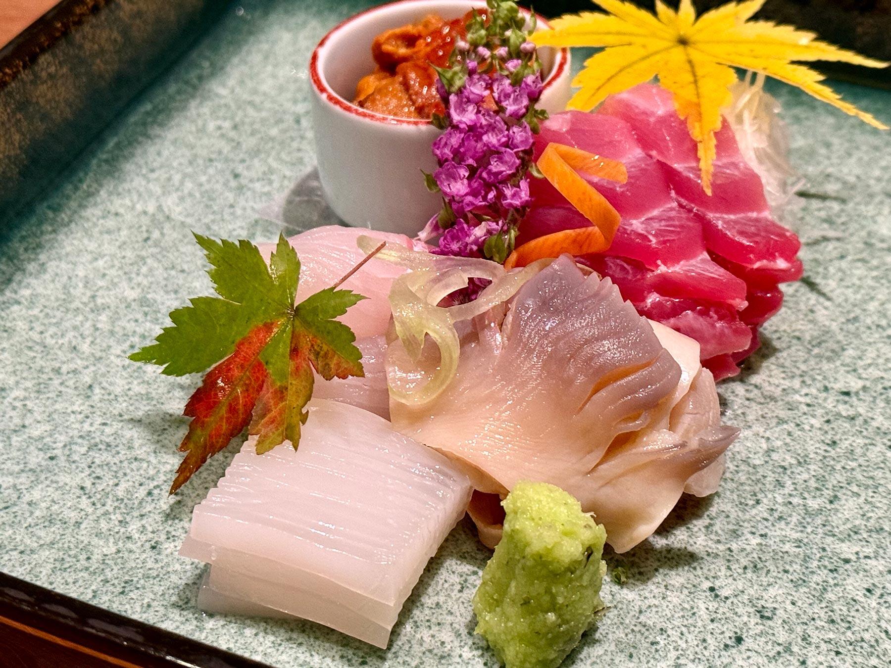 この夜のお造りは、ヒラメ、本マグロ、ウニ、ヤリイカ、ホッキ貝