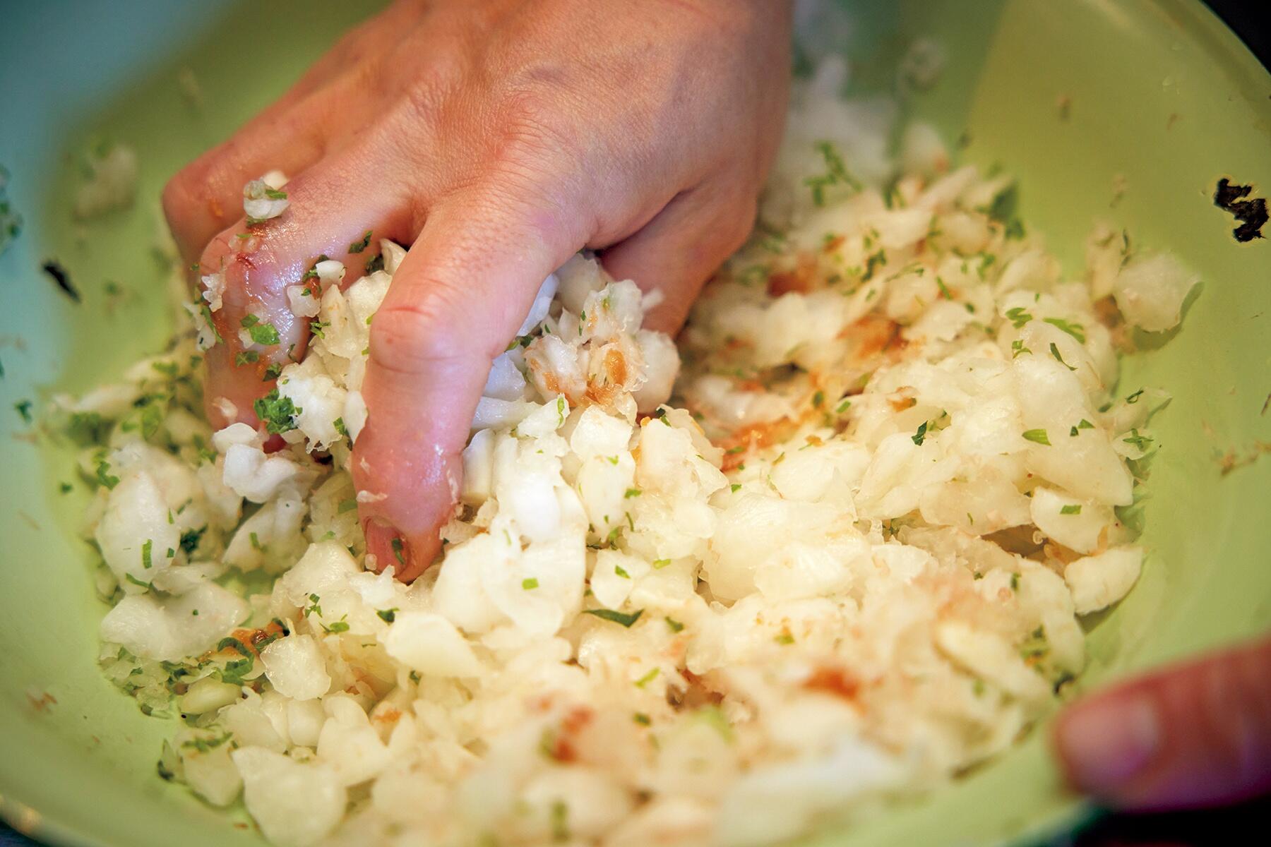 味がなじむまで少し置けば完成。材料の分量は季節や食材の具合によって自由に調整するとよい。