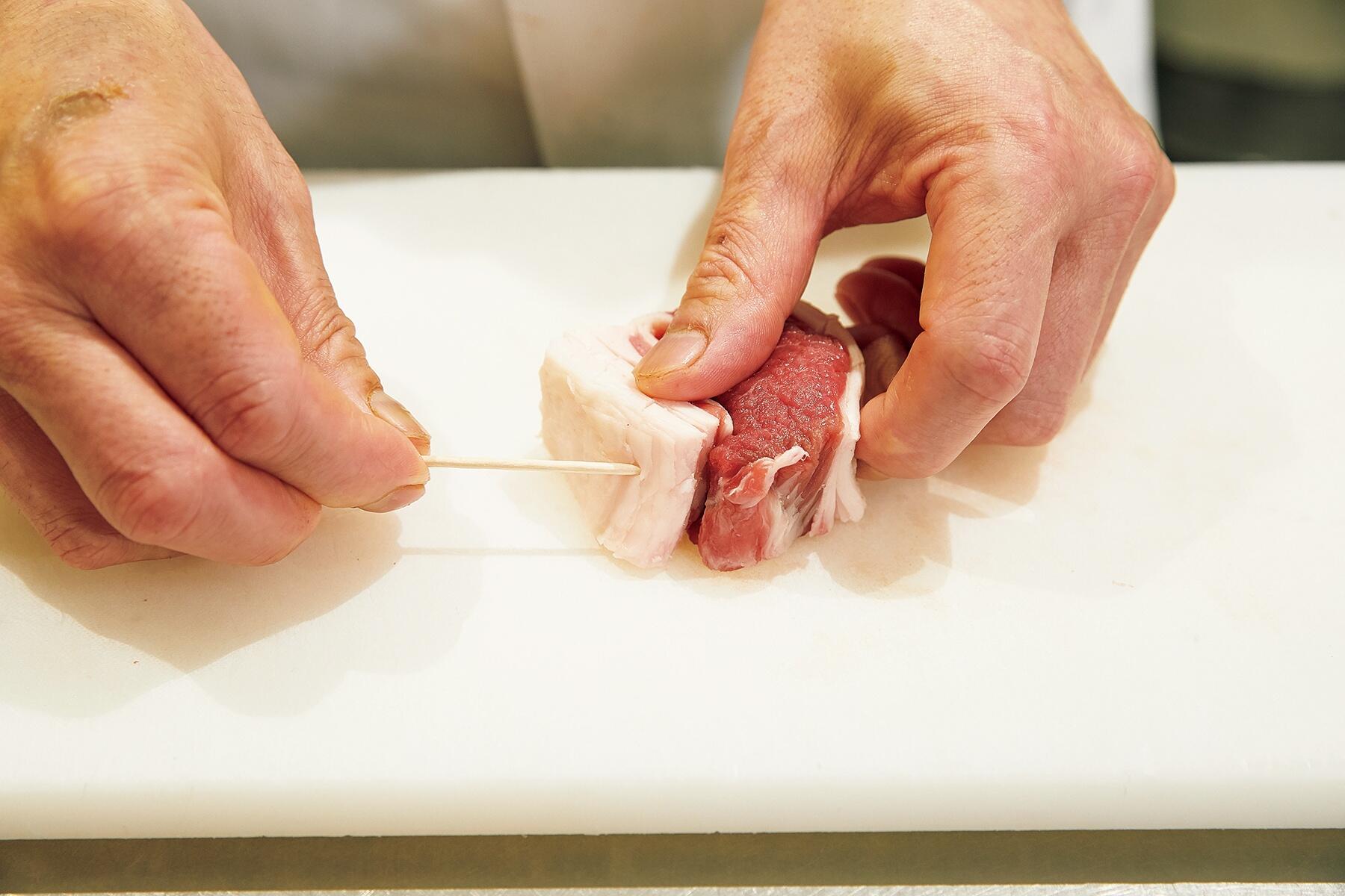 肉の準備をする④