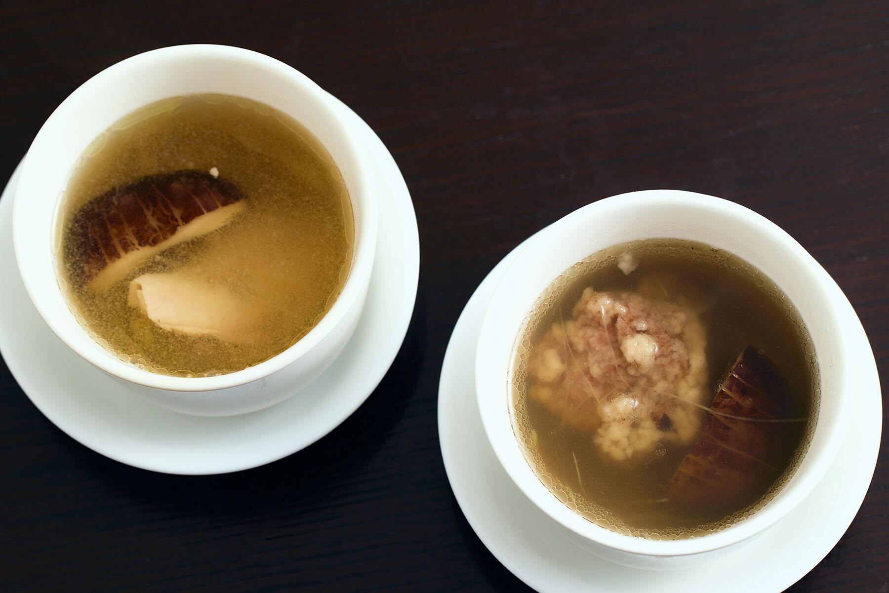 骨付き鶏と酸菜の蒸しスープにく