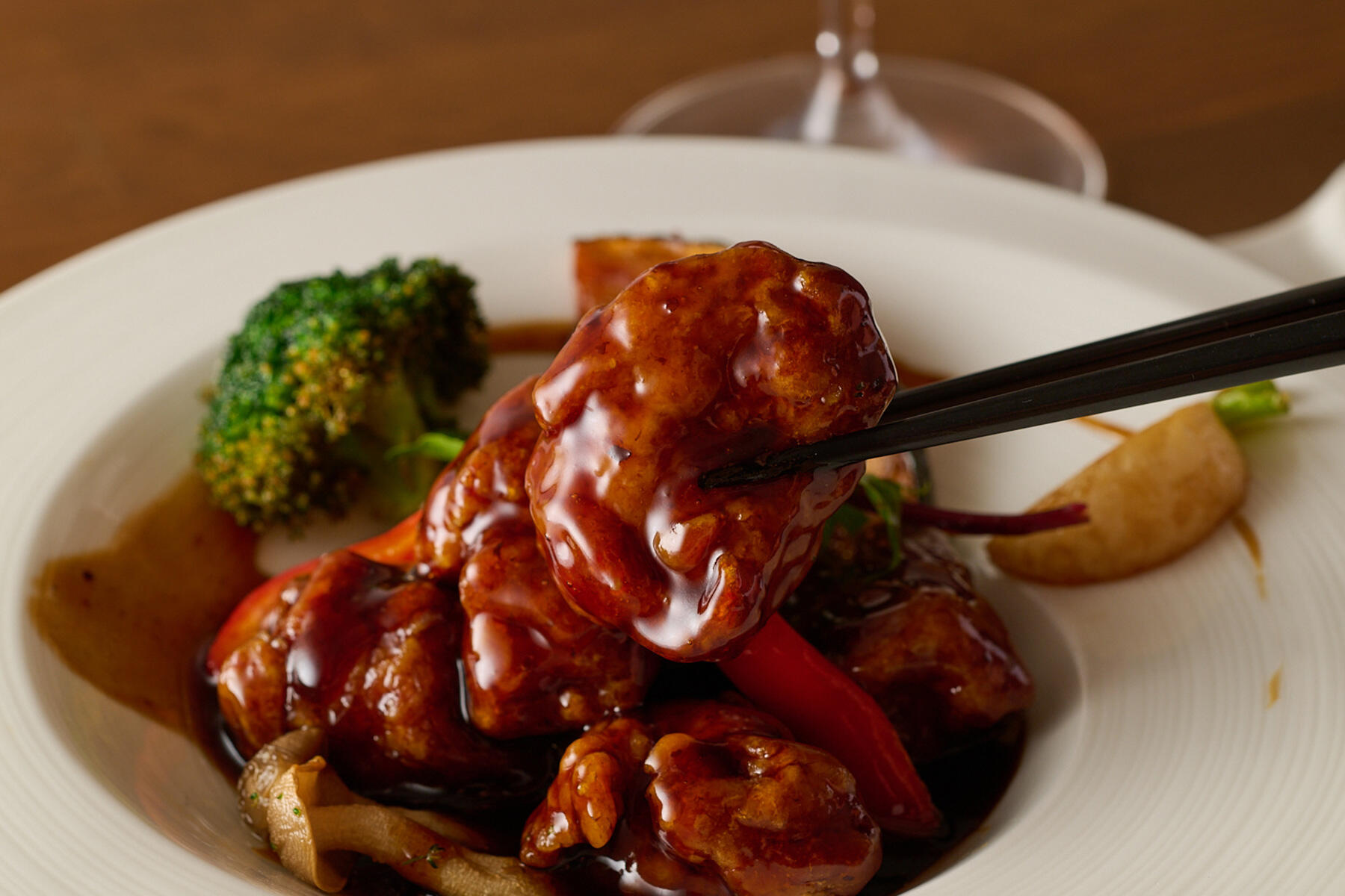 黒酢酢豚、揚げ野菜添え