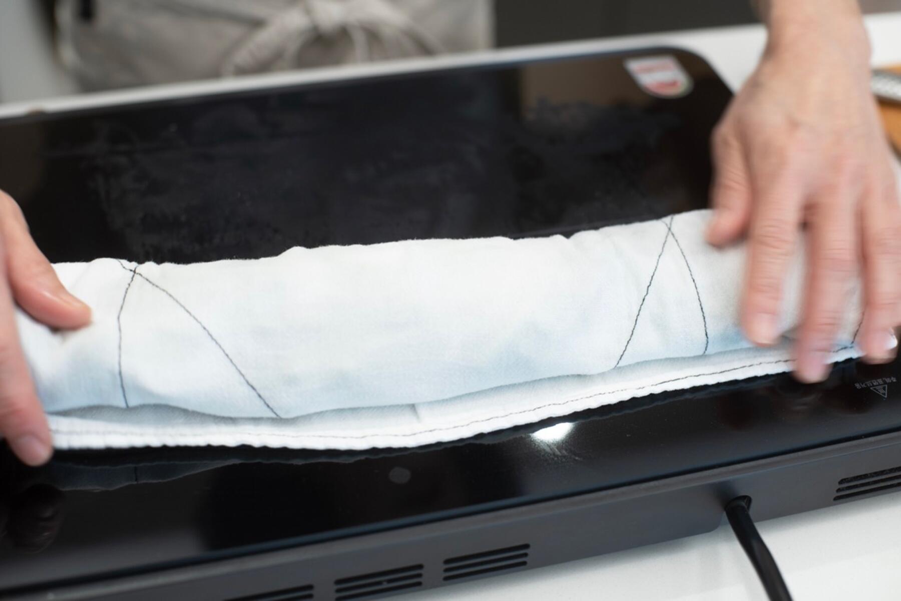 やさしく水気を拭き取る