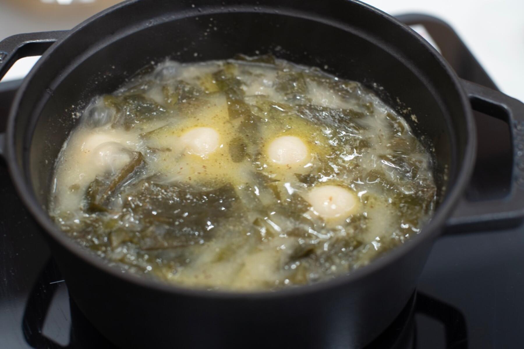 団子を煮て仕上げる