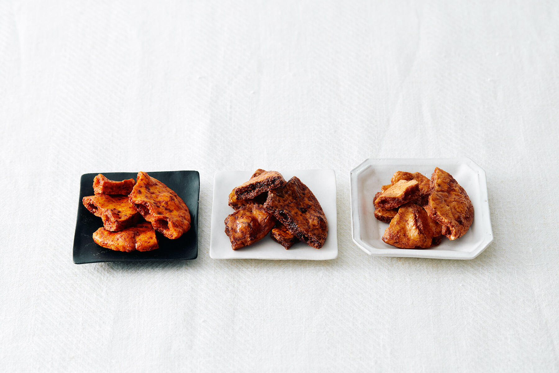 左から、旨辛唐辛子、濃厚醤油、濃厚梅だれ