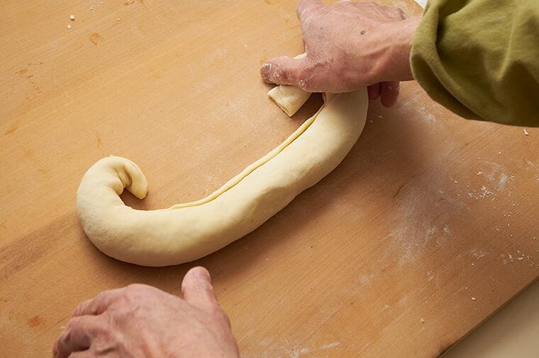 【生地をのばす】