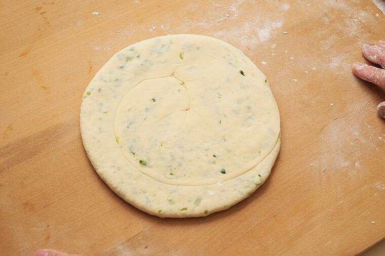 【生地をのばす】