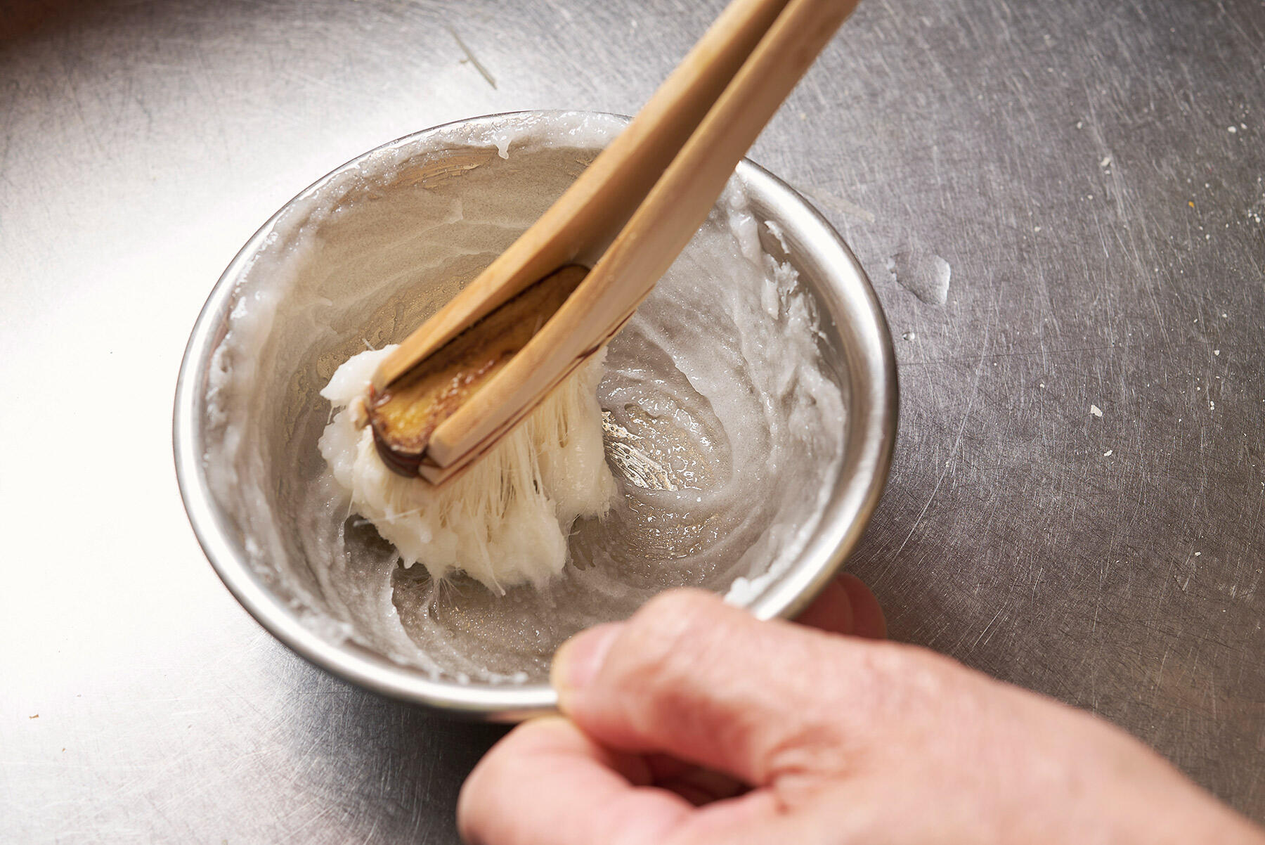 【生地をのばす】