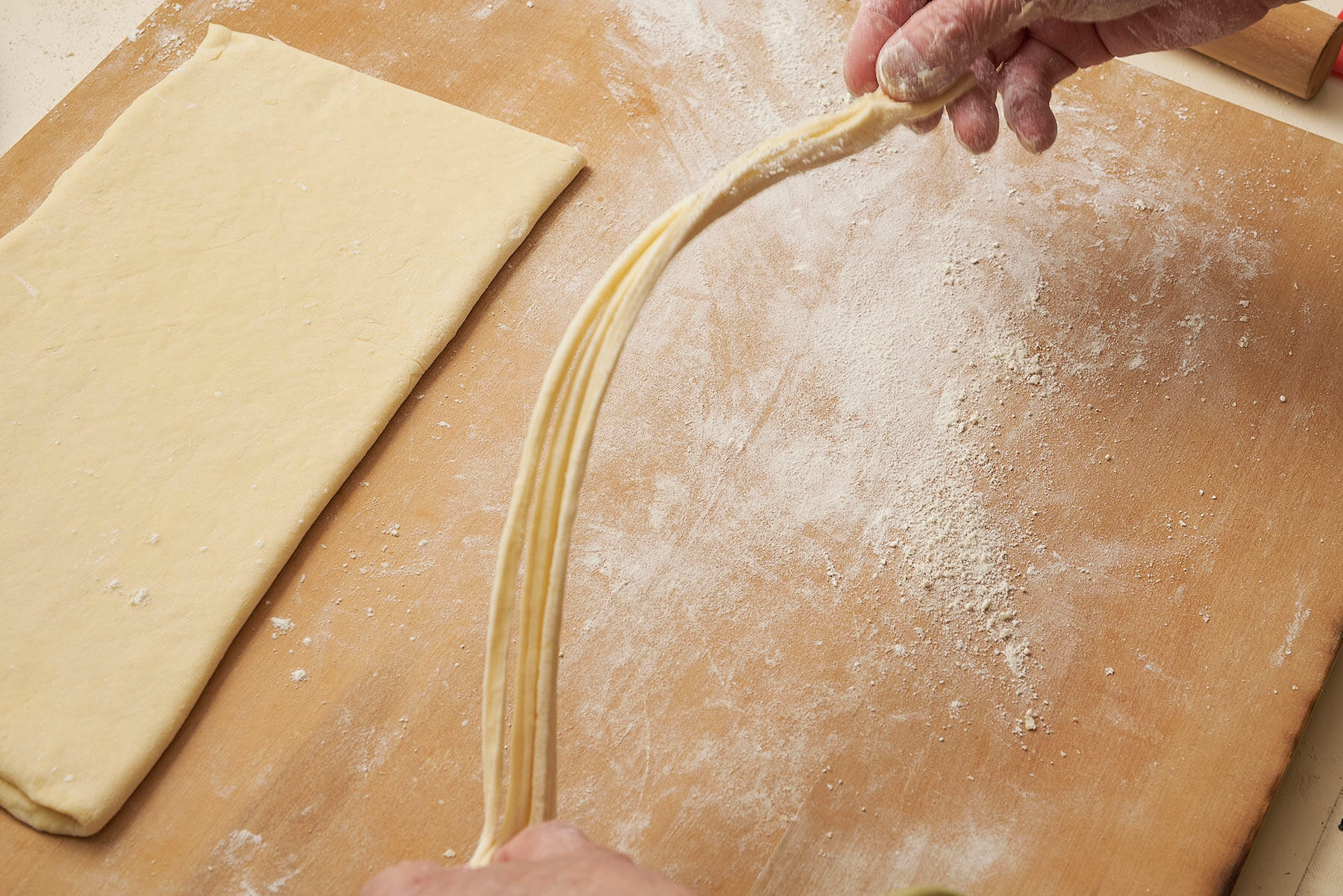 生地を3倍ぐらいの長さにまでのばす