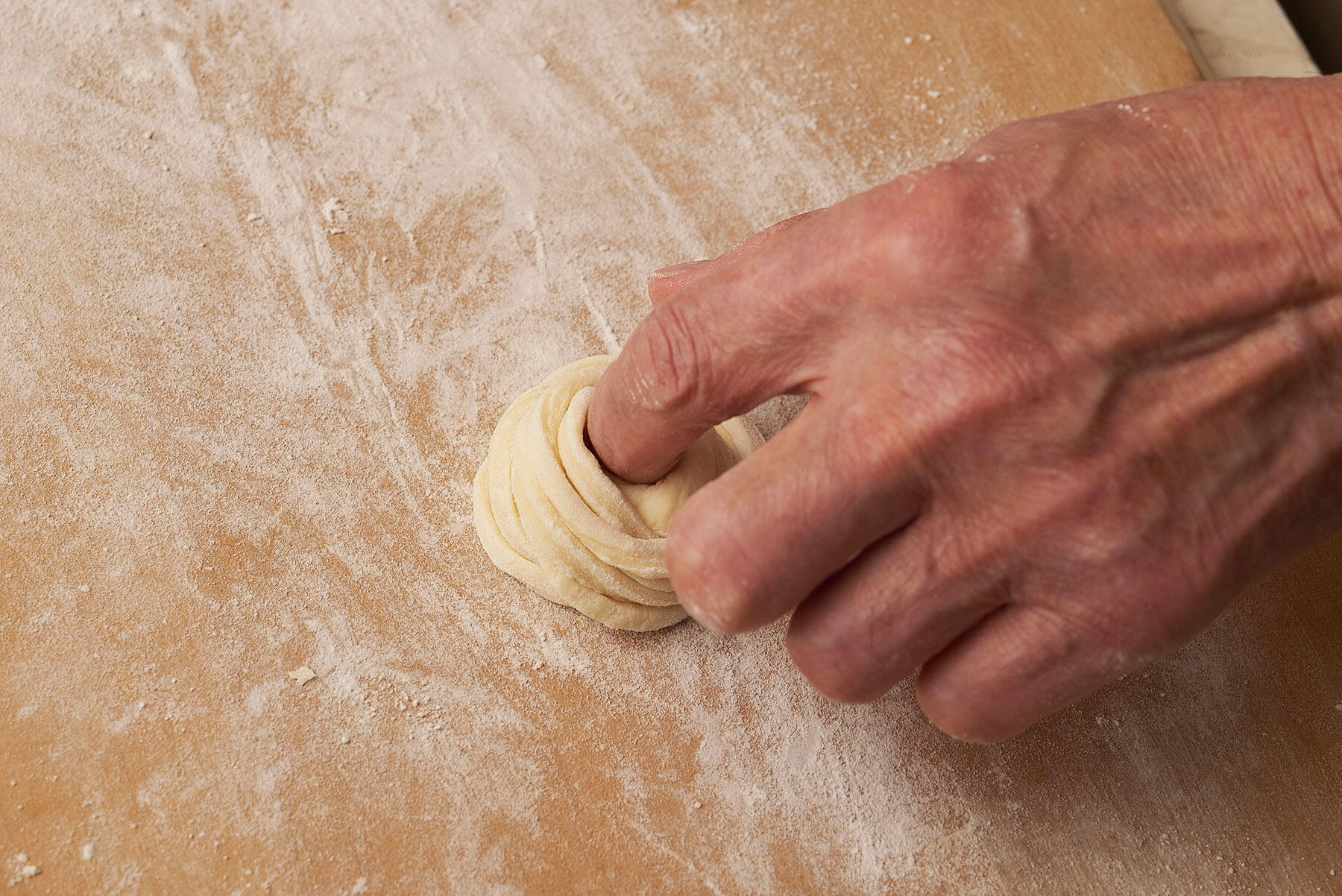 渦巻き状にくるくると巻く