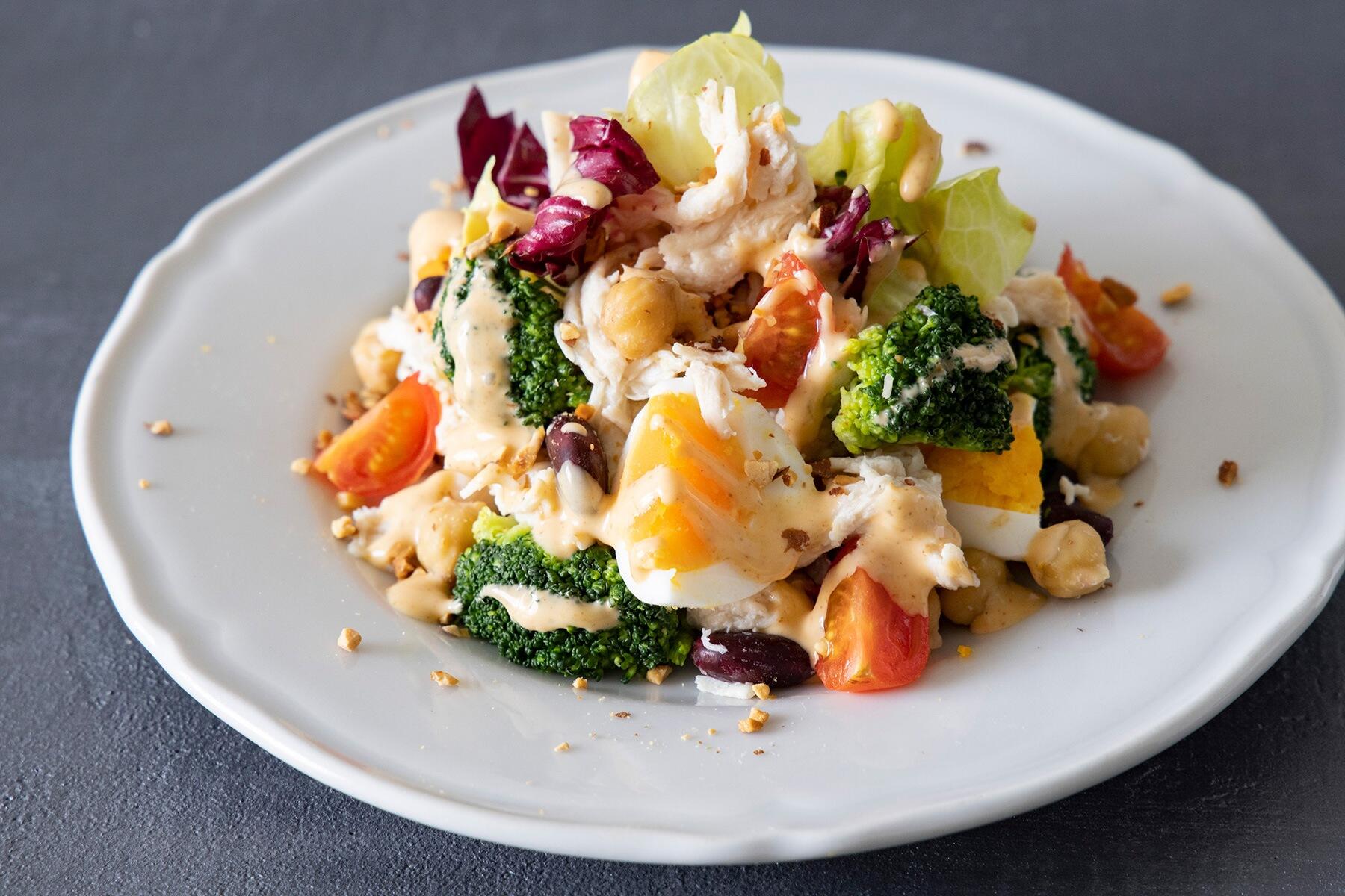 たんぱく質が摂れる!蒸し鶏とお豆の美サラダ® (150g)850円