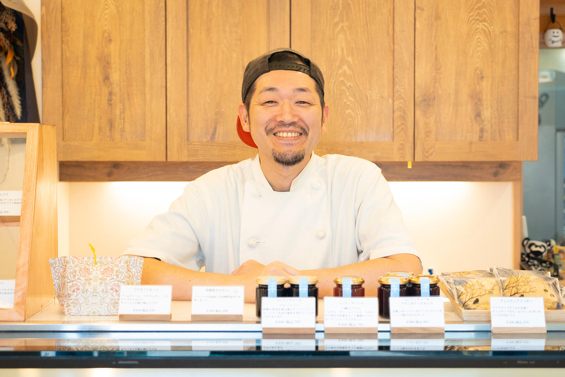 店主の大金巨人（おおがね・なみと）さん