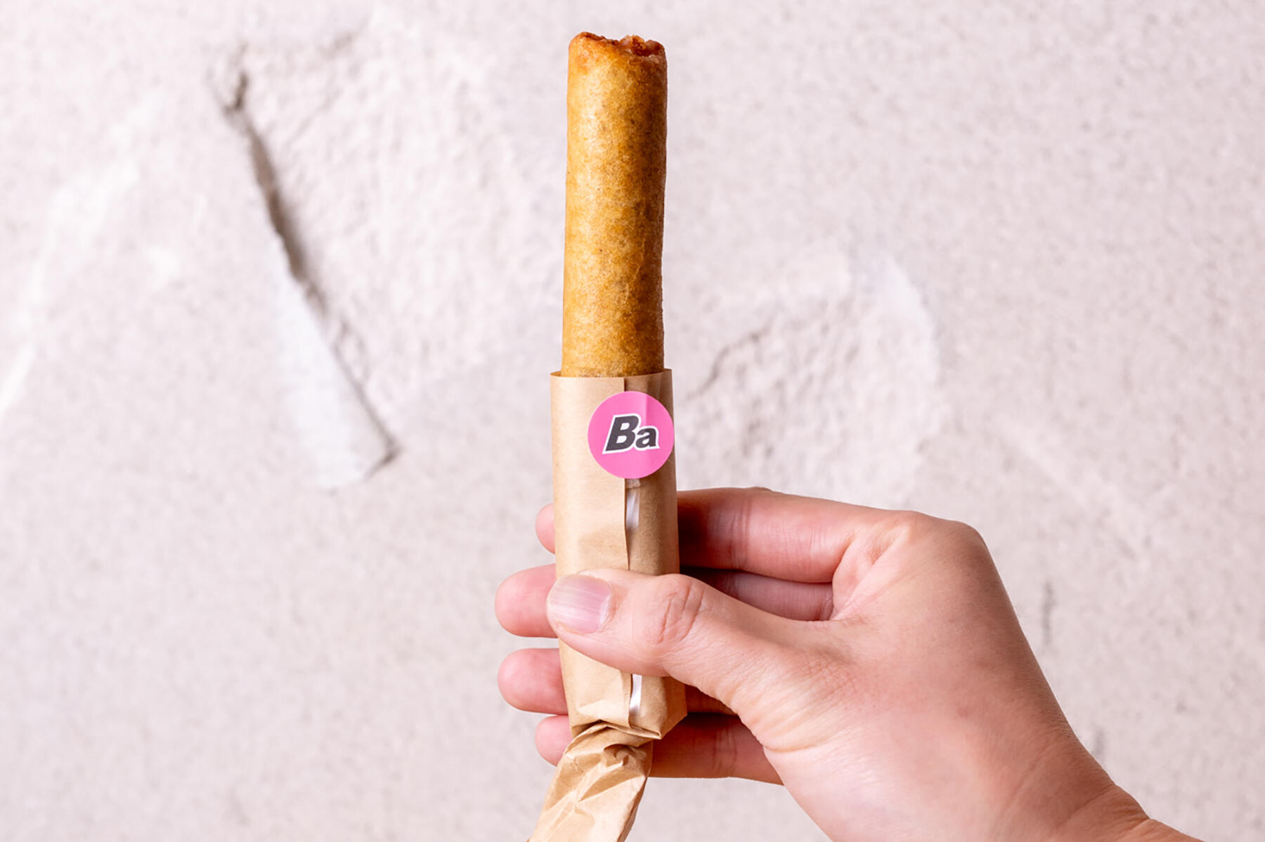 黒胡麻坦々春巻 680円