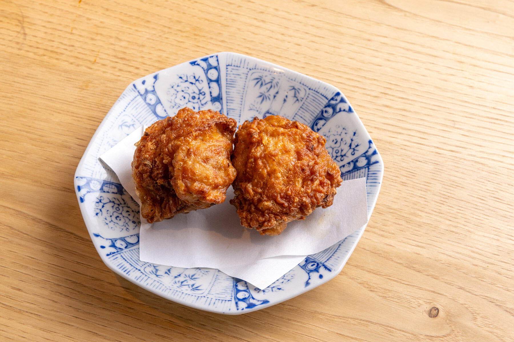 エスニック鶏唐揚げ 880円