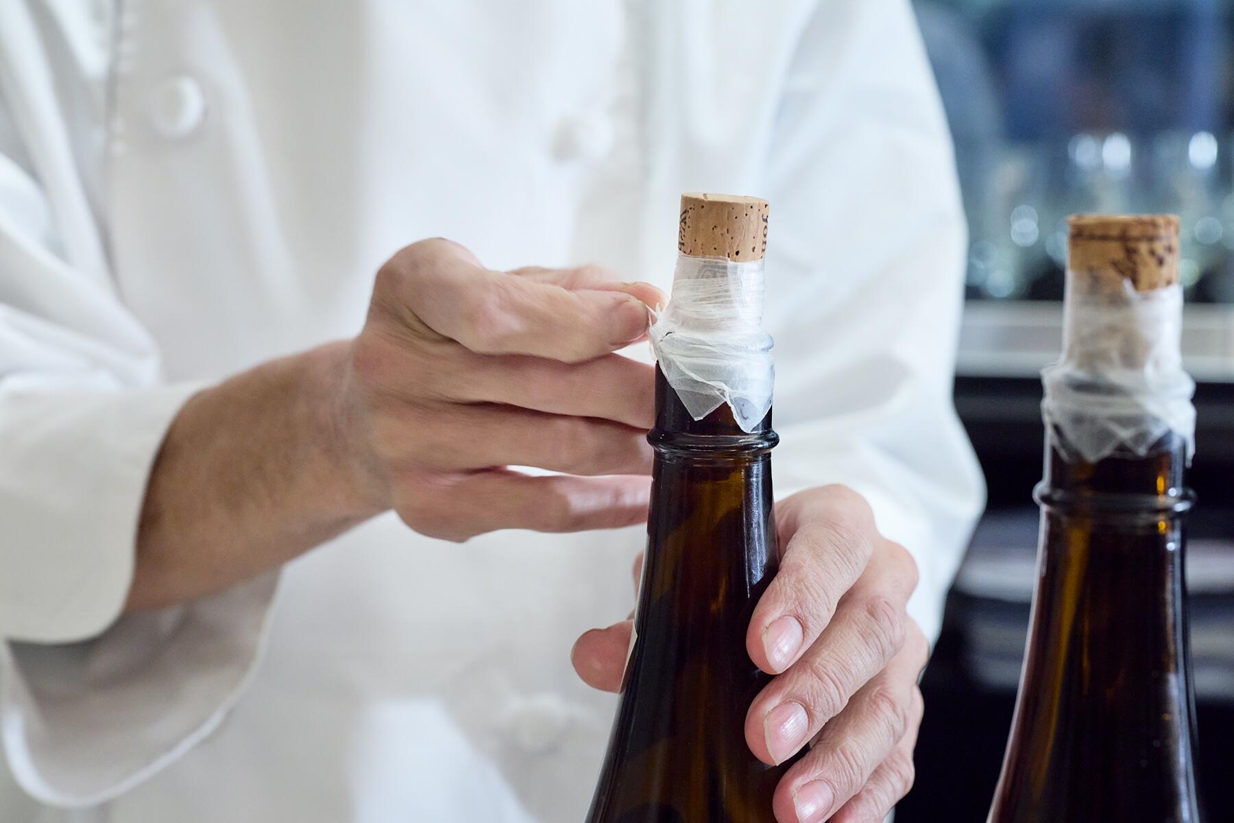 コルク栓を打った一升瓶