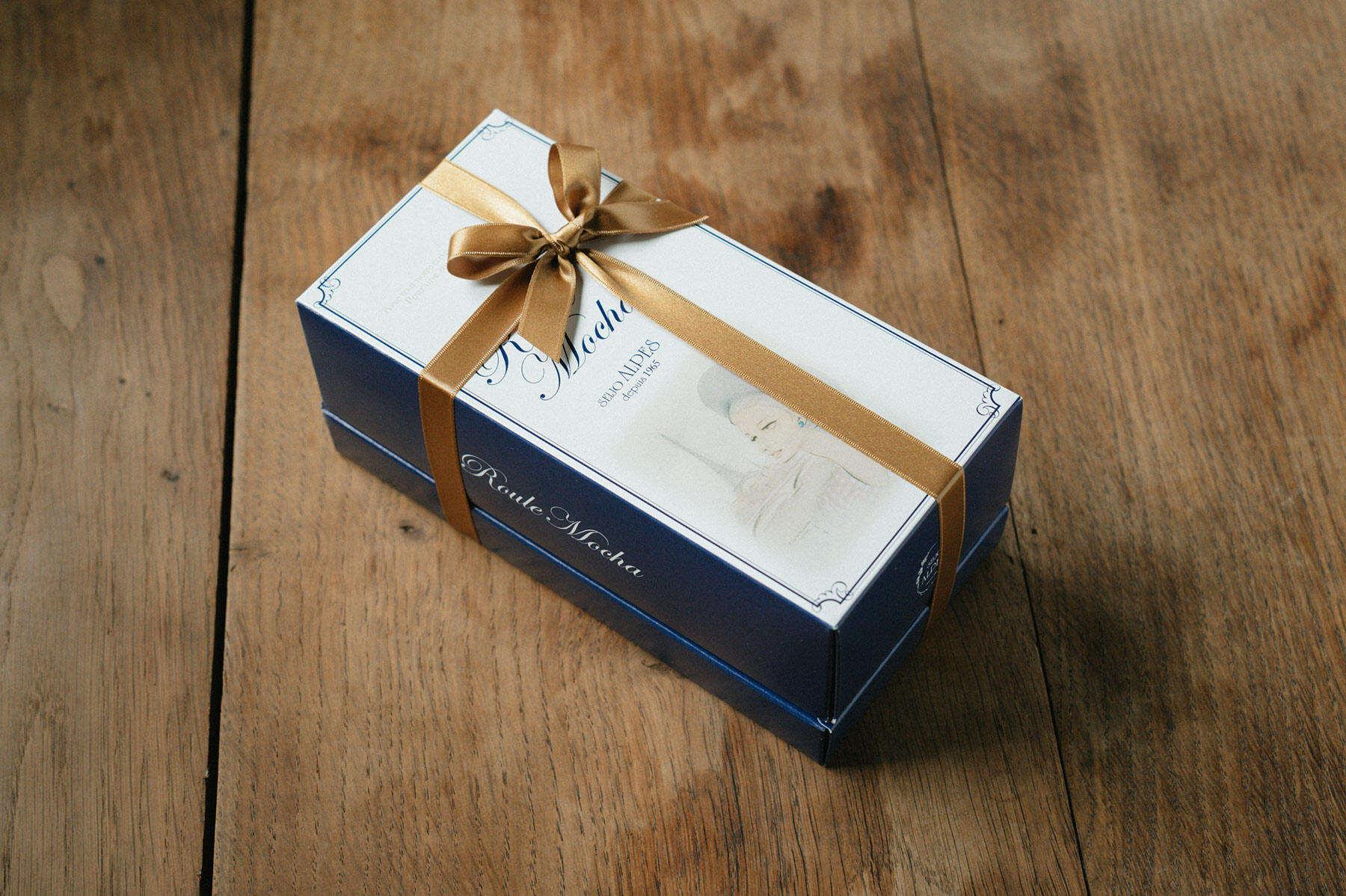 東郷青児氏デザインのオリジナルボックス