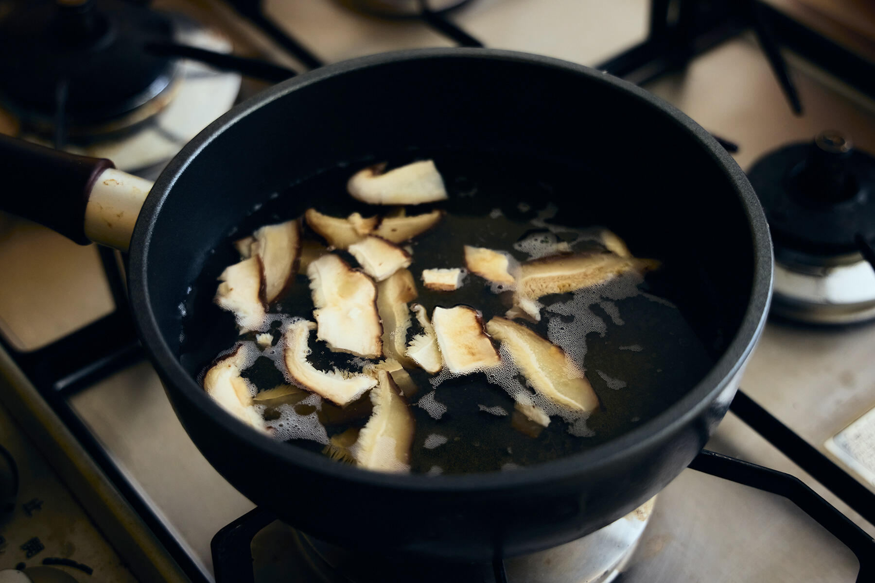 干し椎茸を戻す