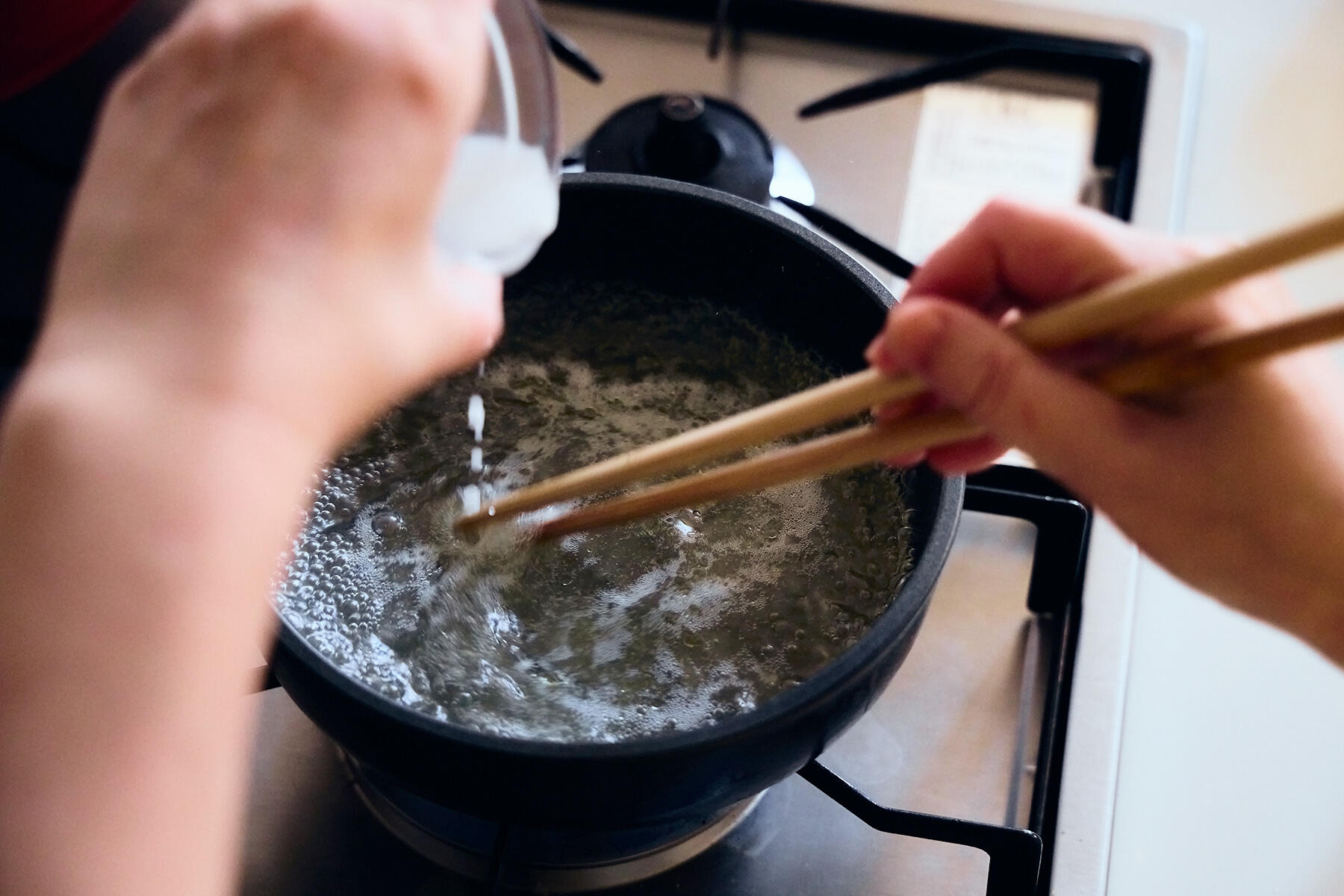 水溶き片栗粉を入れる