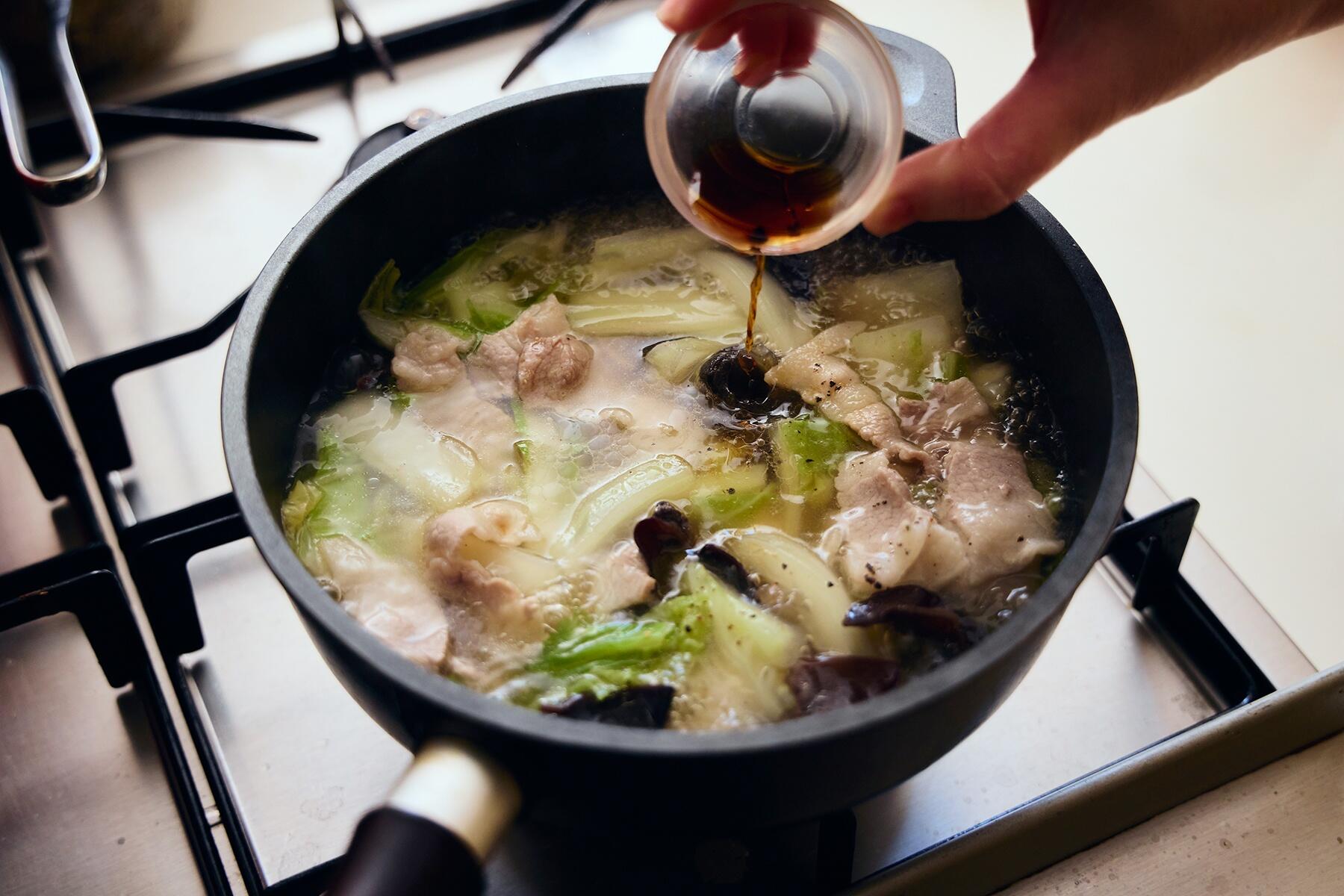 味を調え、とろみをつける