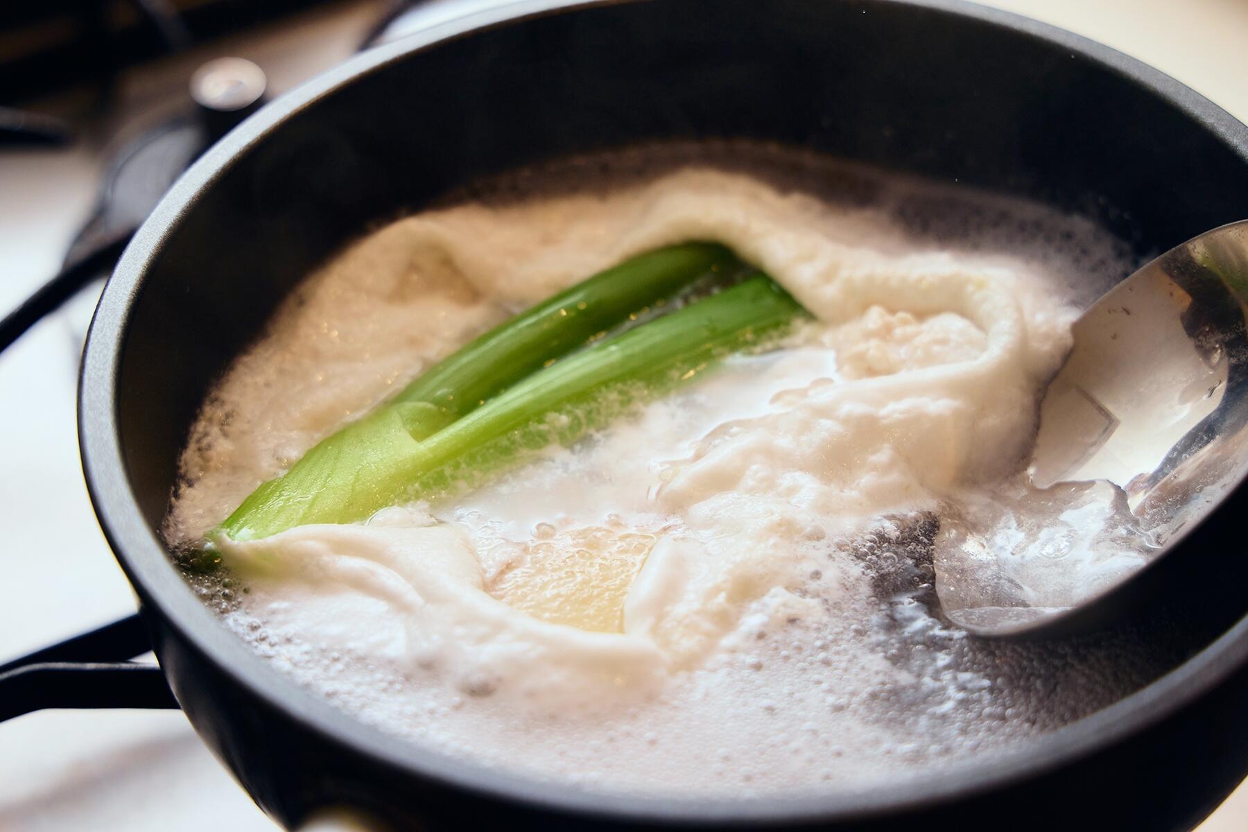 アクを取り除く