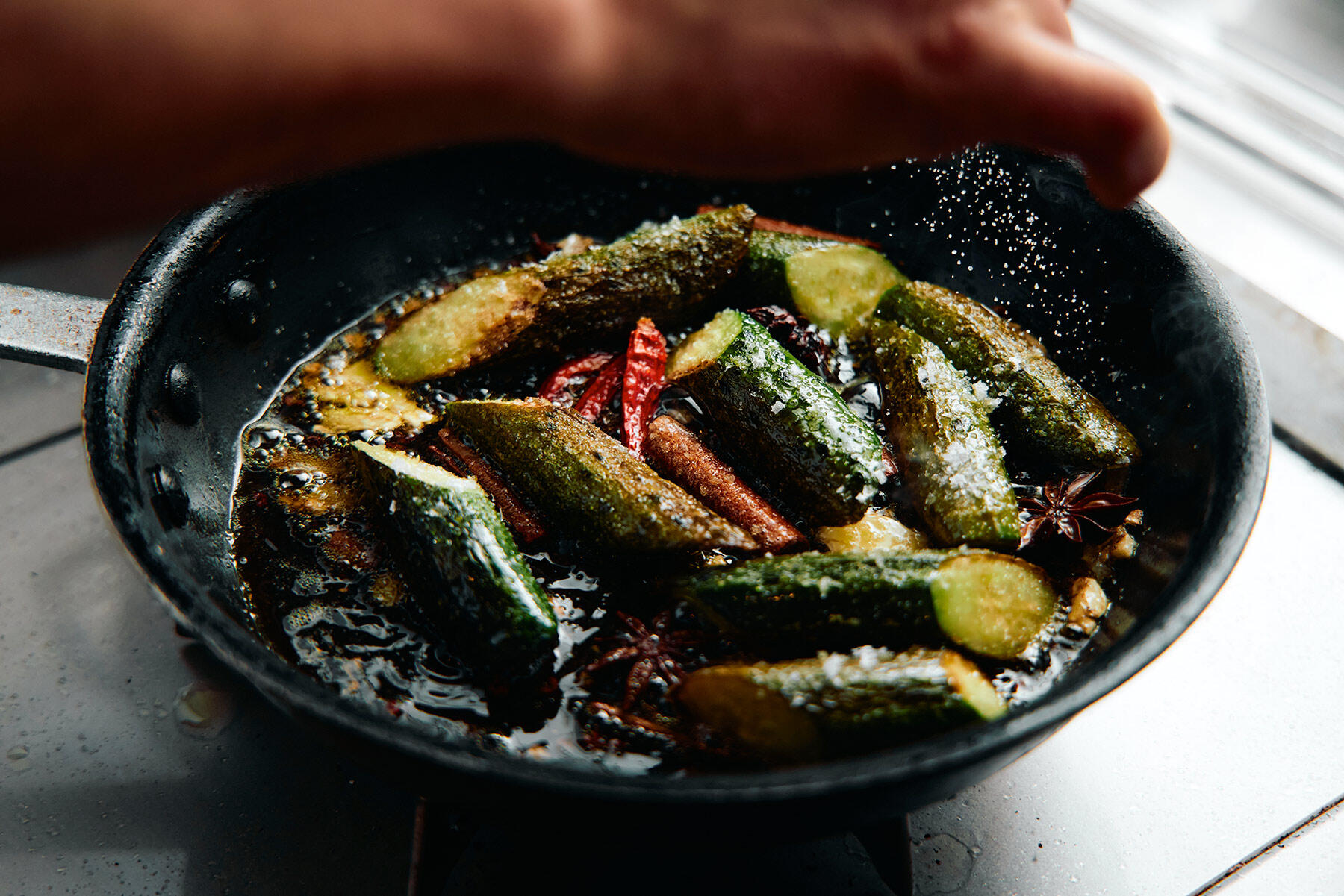 塩・砂糖を加える