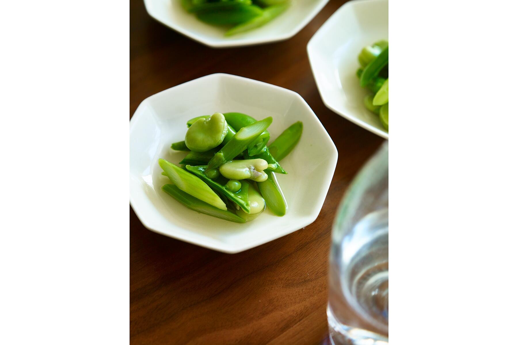 だしの旨味と春の風味を堪能する“春野菜のお浸し”