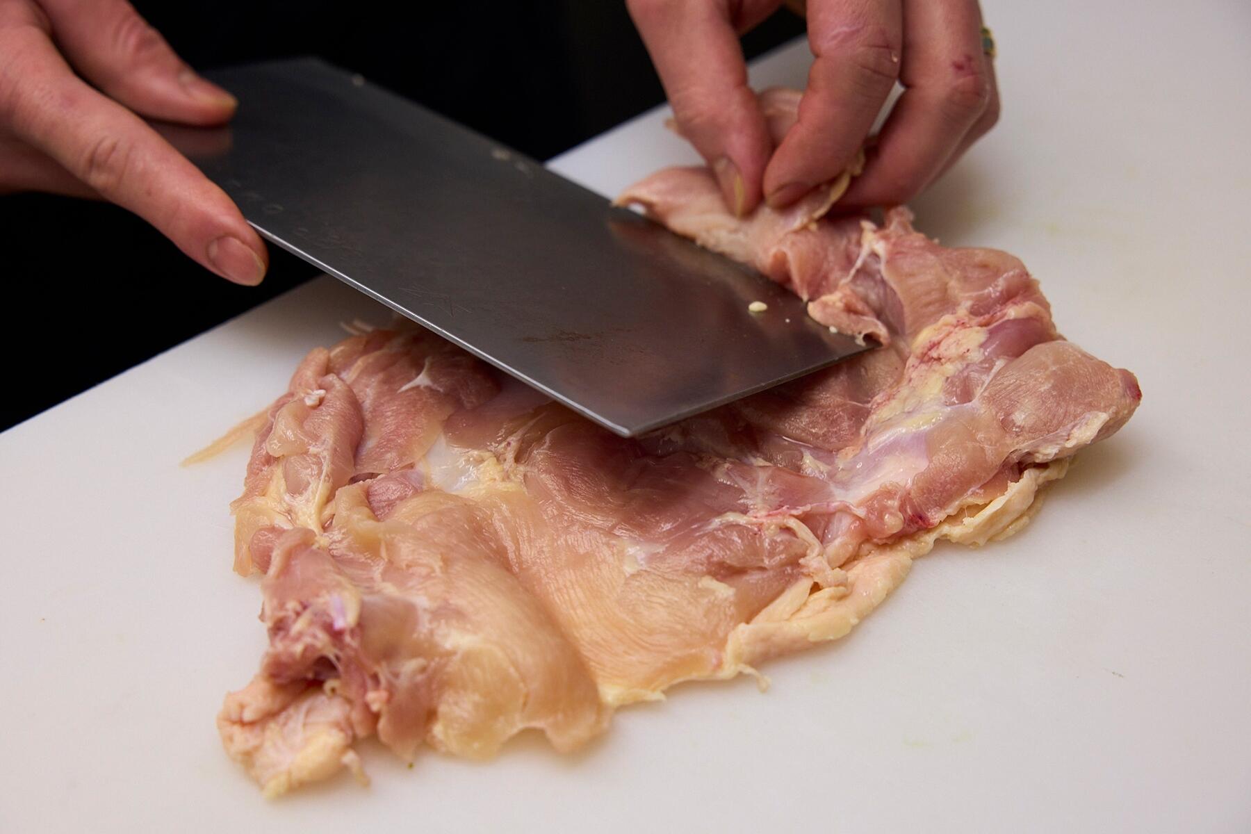 鶏もも肉を開く