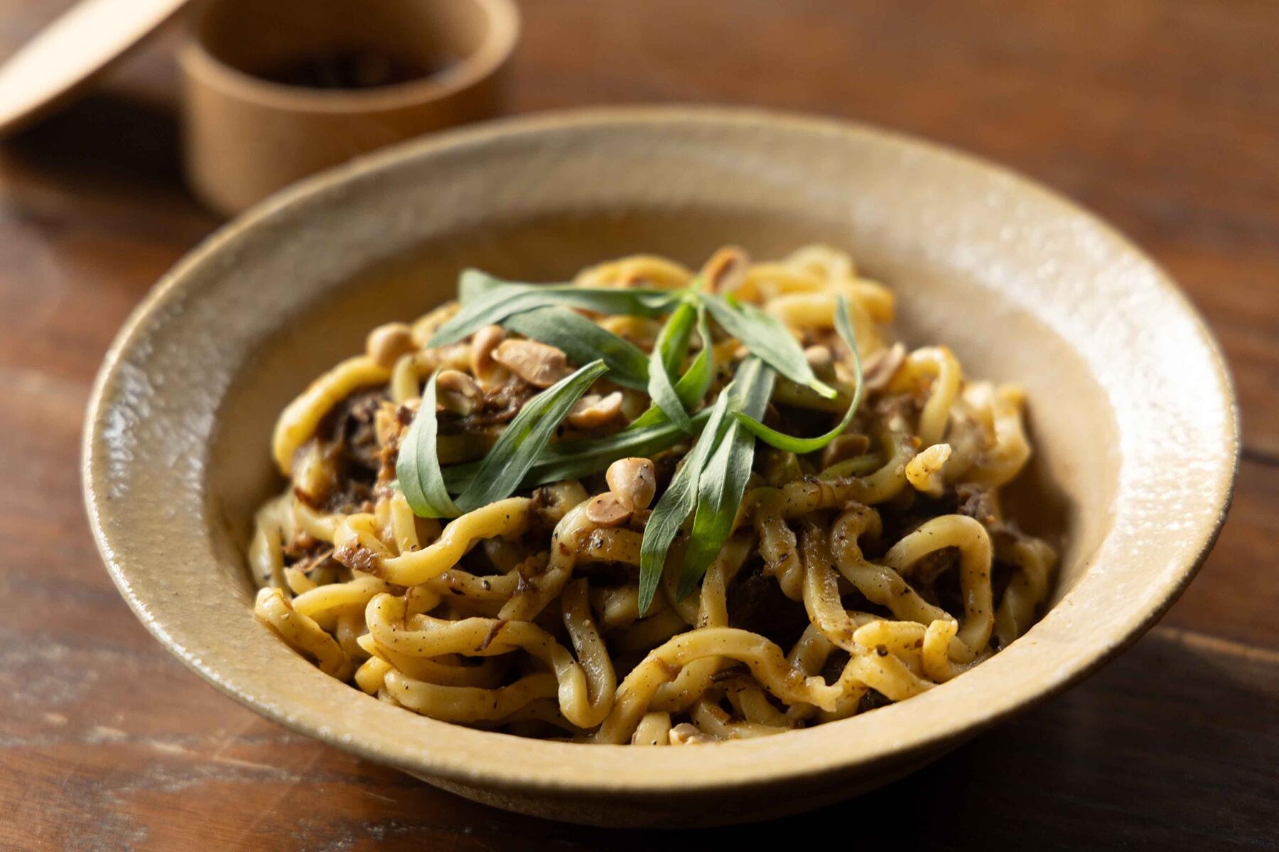 山のヌードルヴァーグ スパイス鹿肉ラグ
