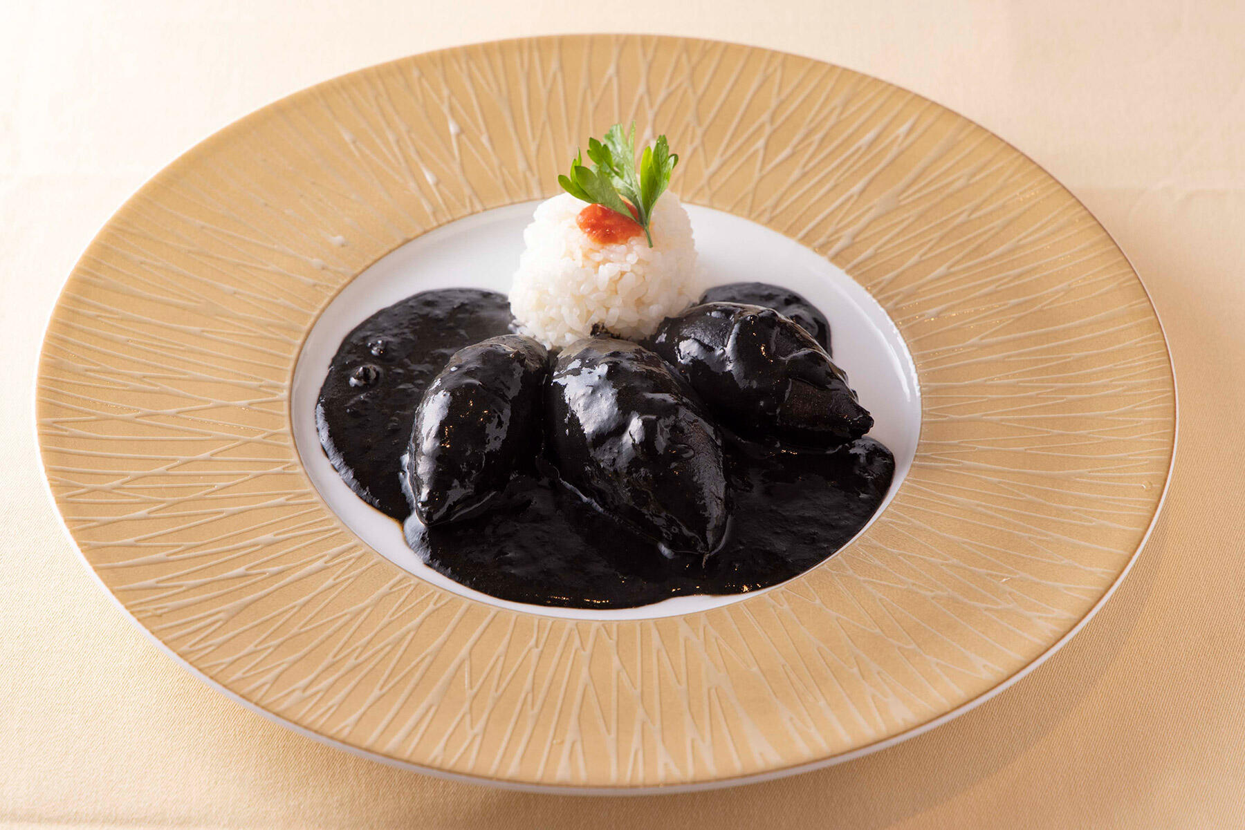 小イカの墨煮バスク風