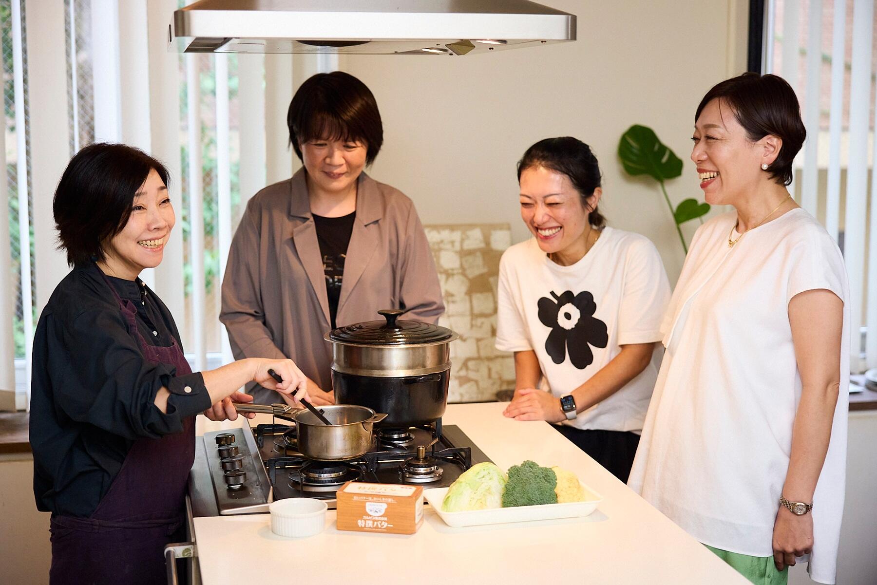 平野由希子さんとdancyu食いしん坊倶楽部メンバー3人