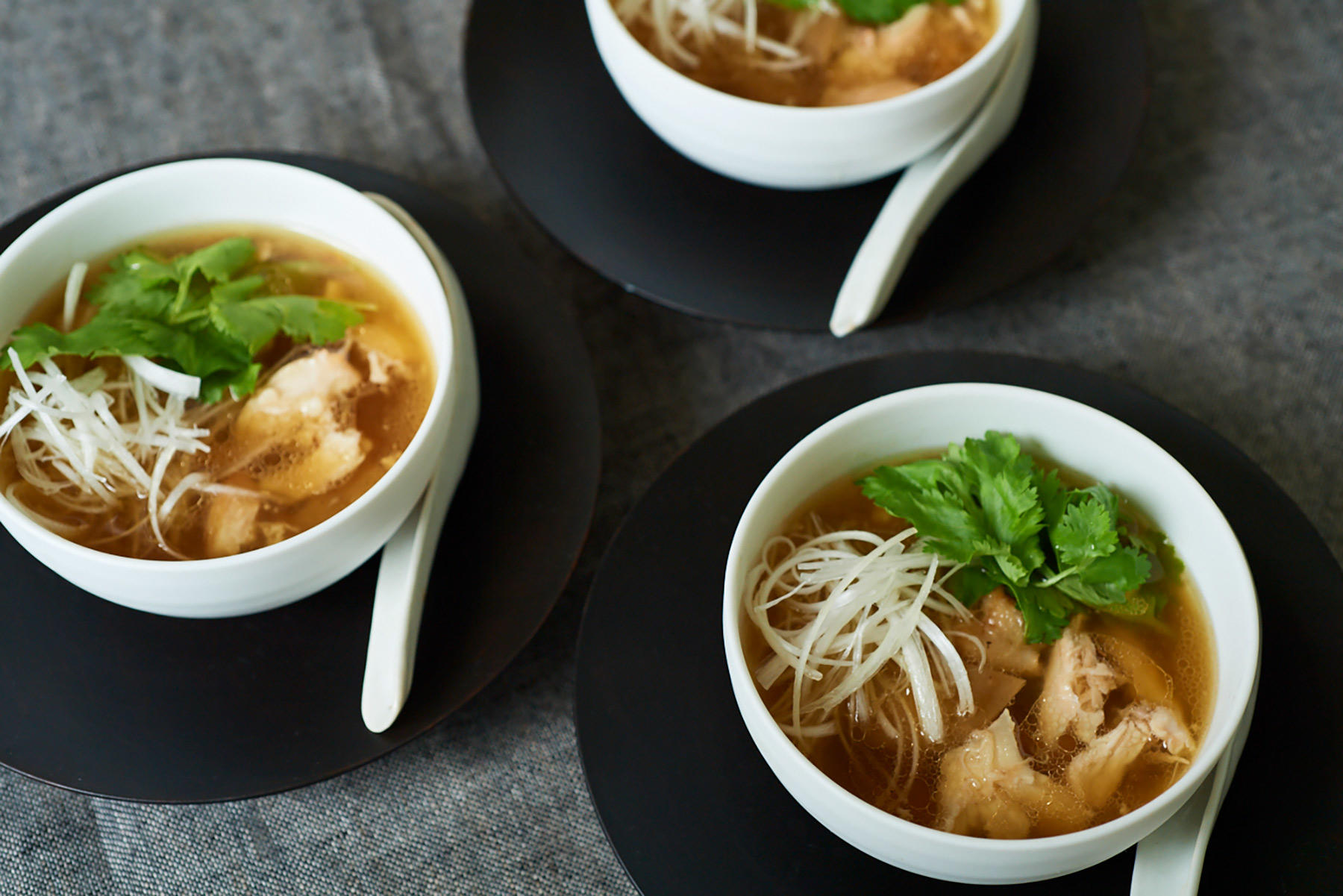 鶏と生姜の漢方スープ