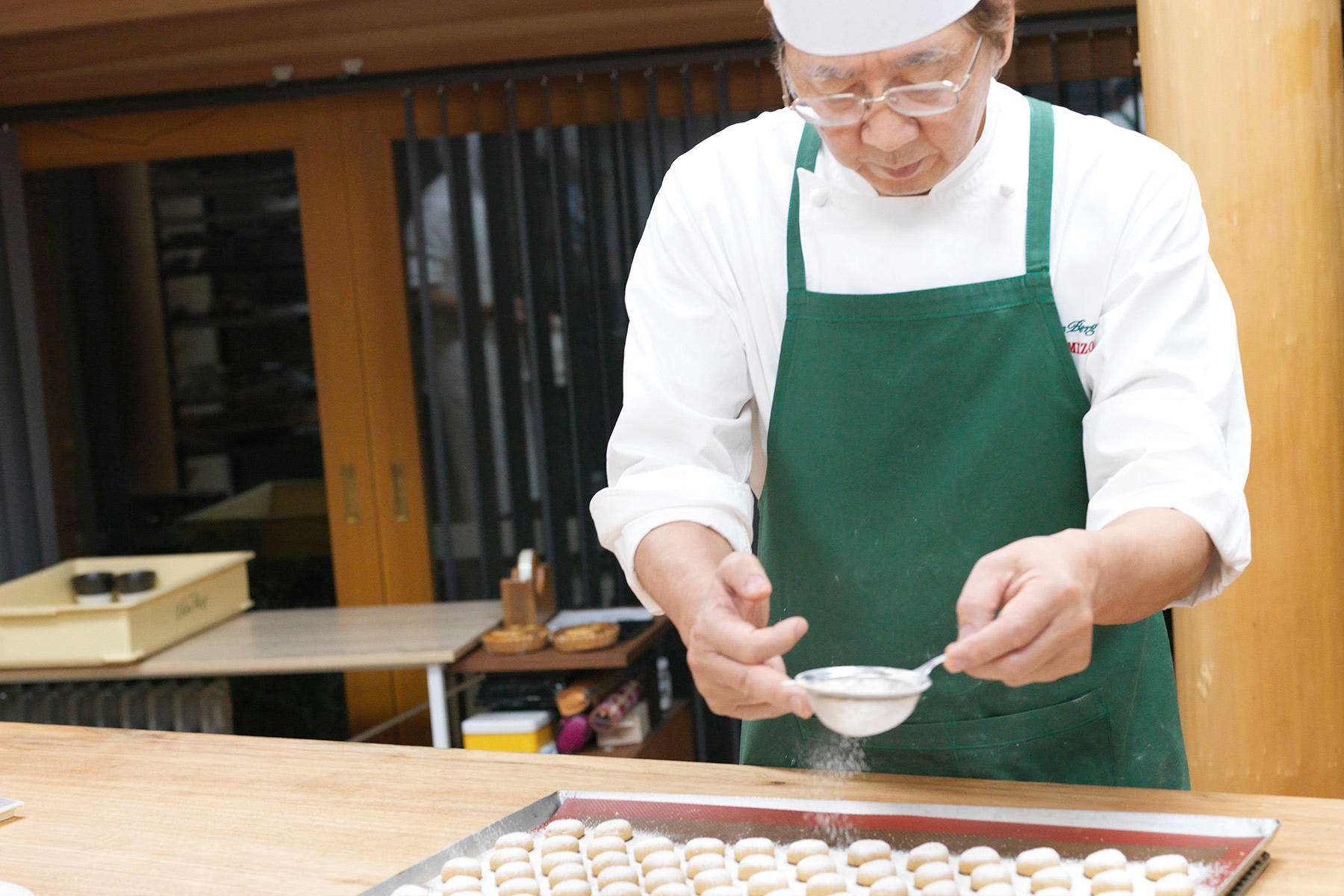 “幸せのお菓子”という名前には「リリエンベルグを象徴するような焼き菓子になってほしい」という横溝春雄シェフの願いが込められている。