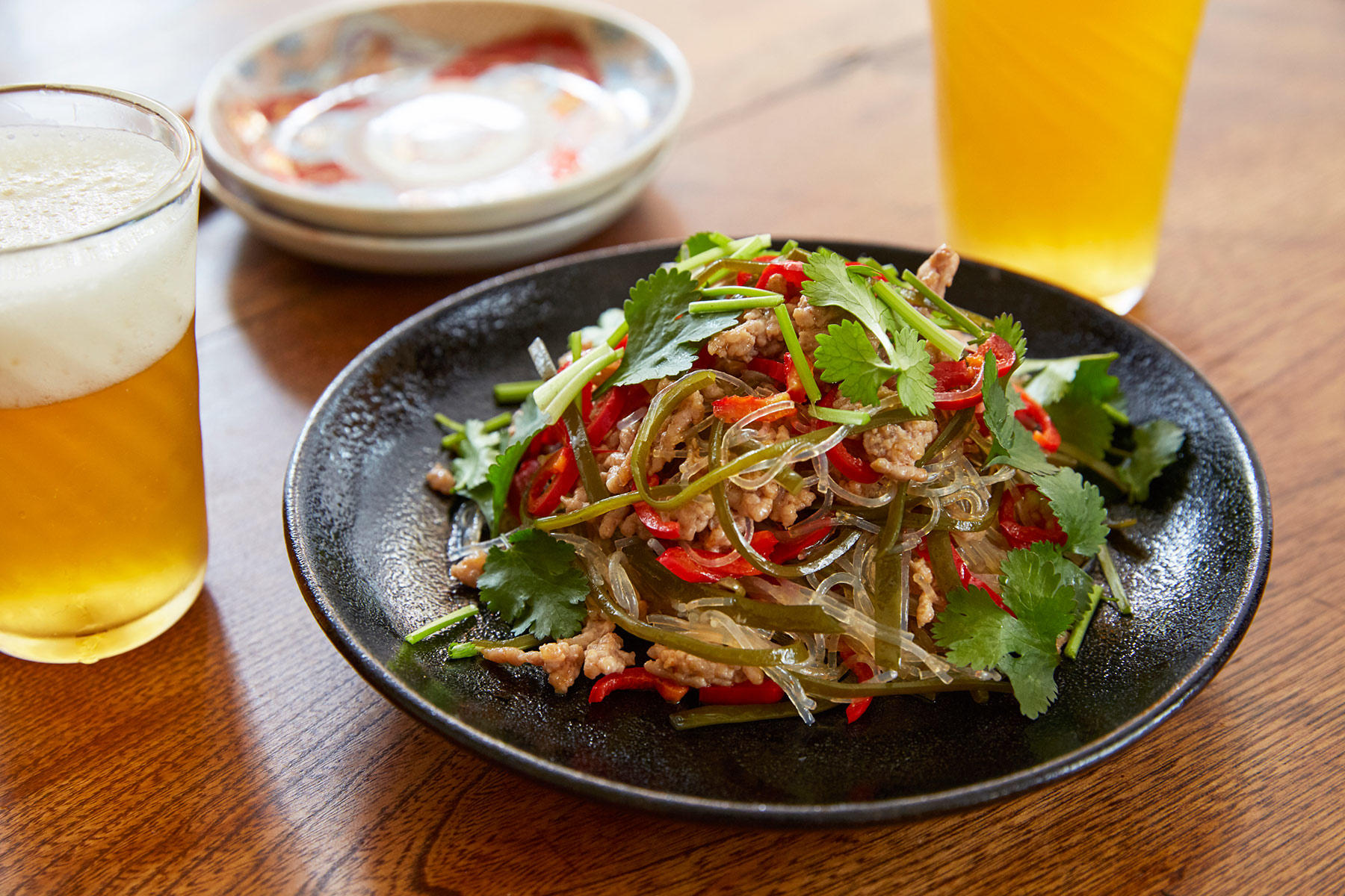 昆布がポリポリとまるで野菜みたいな存在感。ナンプラーと昆布って意外によく合う!