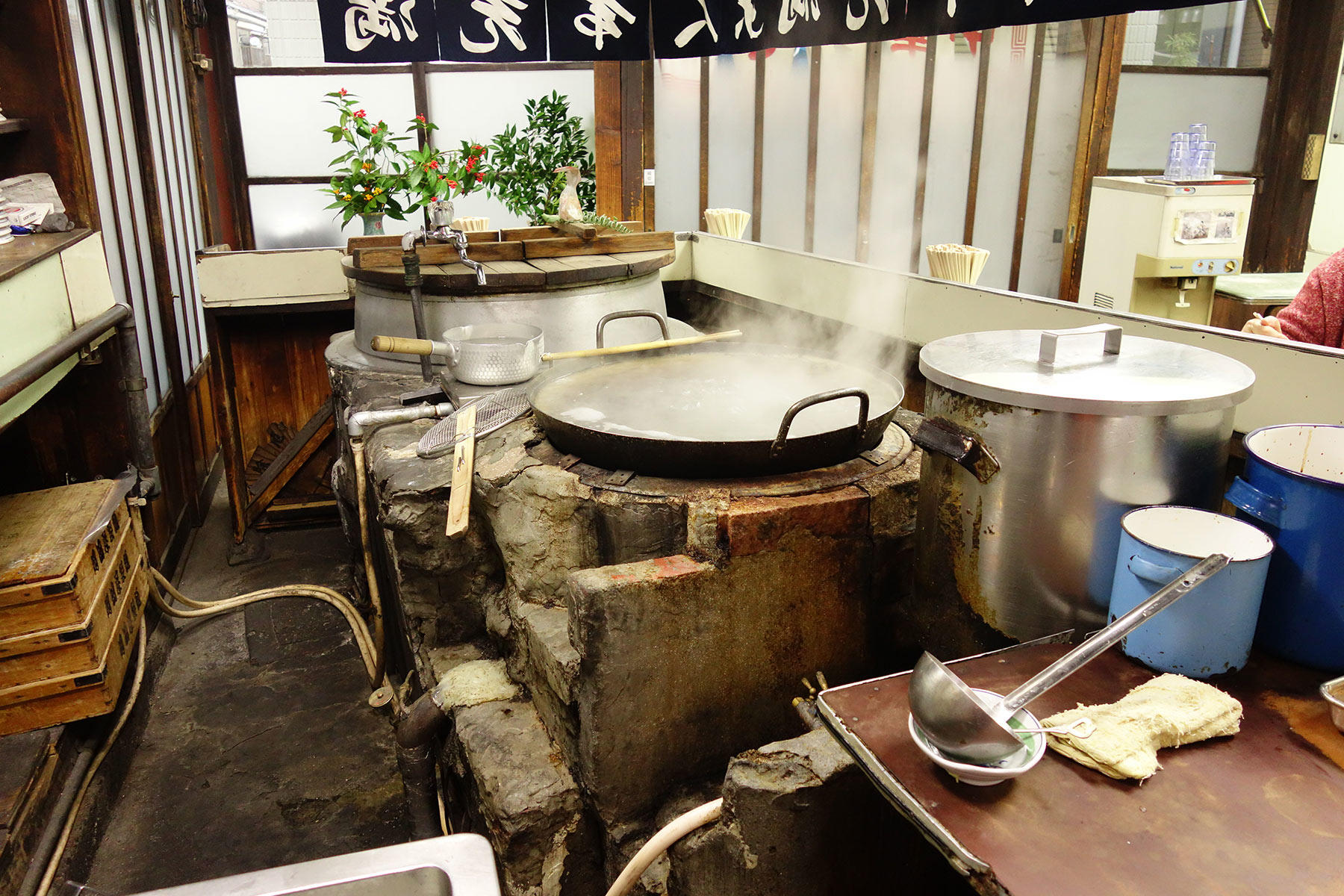 原子でも原始でも、小林さんの比喩にさほど違和感を覚えない竈。