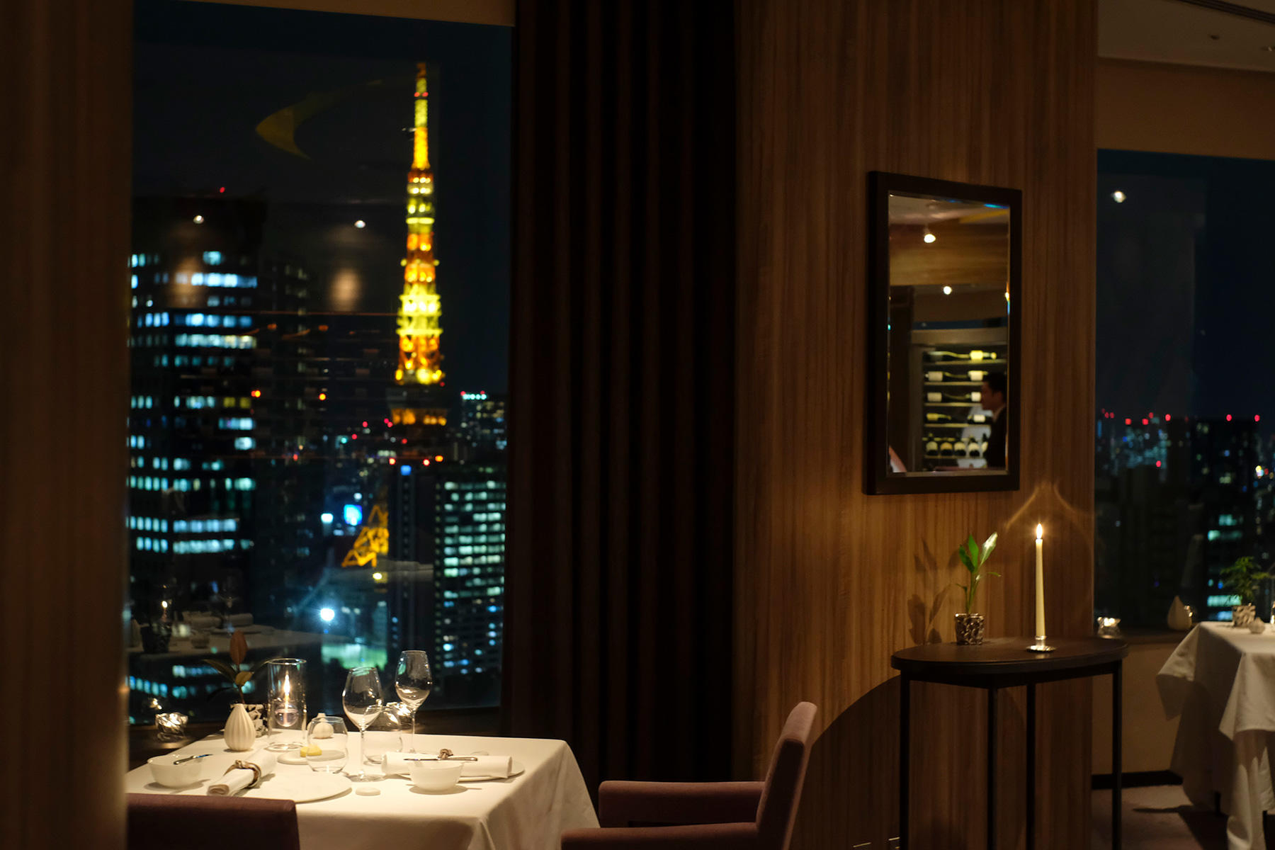 日本の「ピエール・ガニェール」は『ミシュランガイド東京2019』で二つ星を獲得。夜景も素晴らしい!現在は毎冬に装いを変えて登場する“黒トリュフコース”が人気。次回は黒トリュフコースも紹介します。