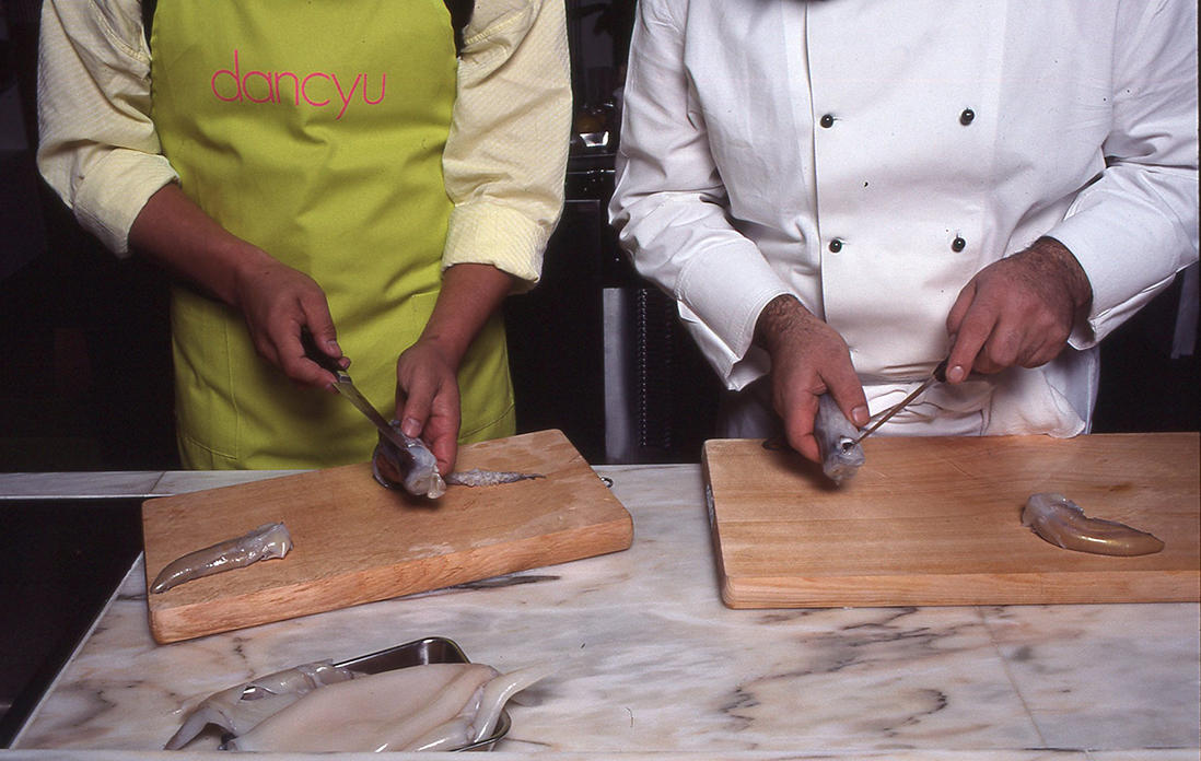 イカの下足の下ごしらえ