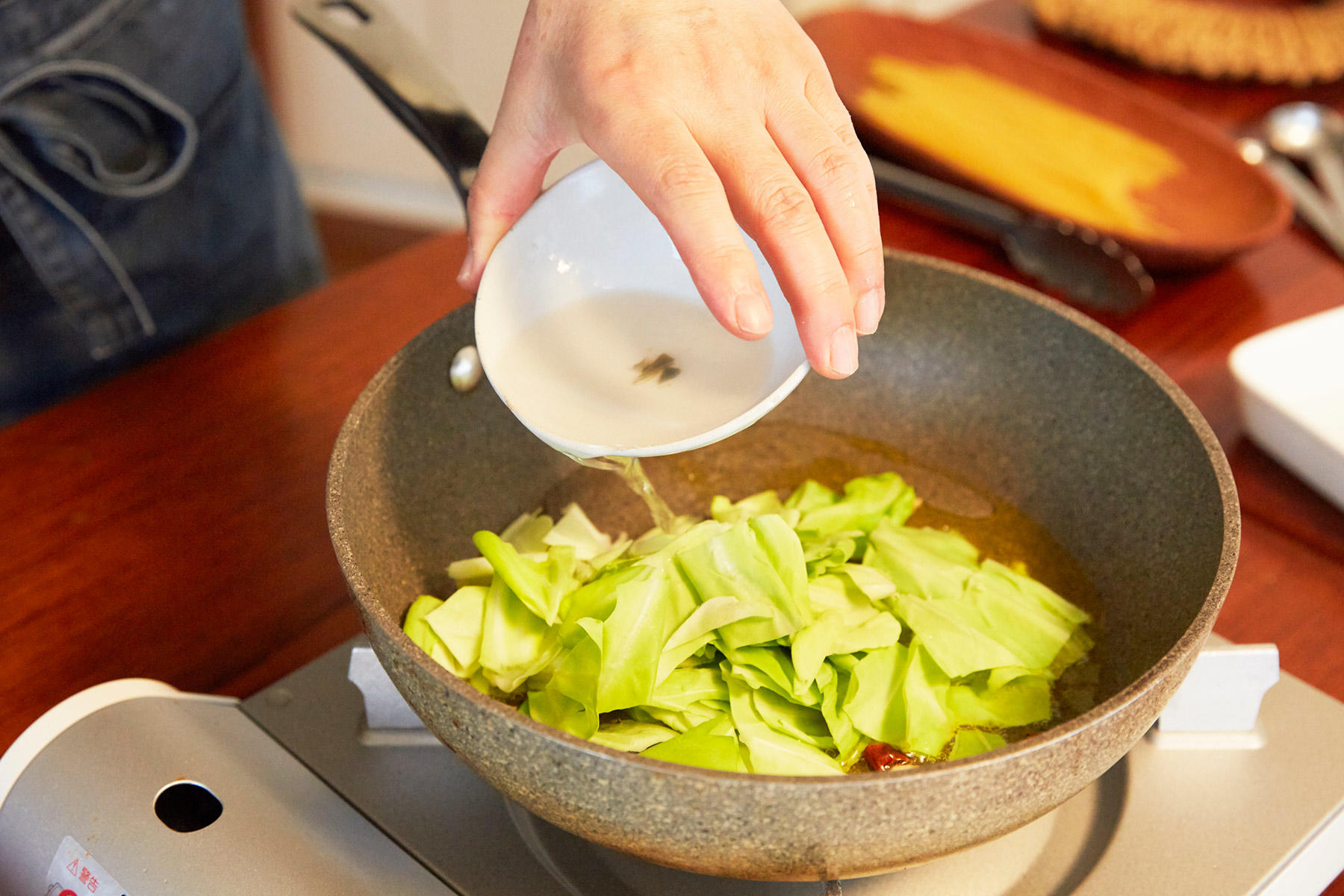 昆布の入った茹で汁で旨味をプラス