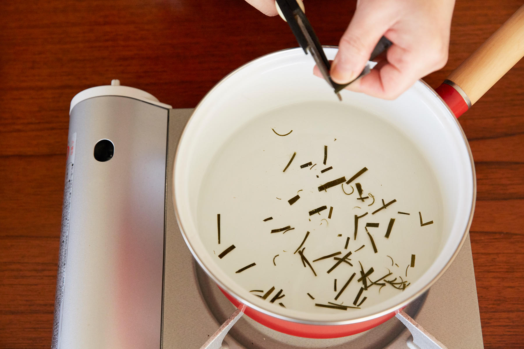 アサリと昆布のスープをつくる