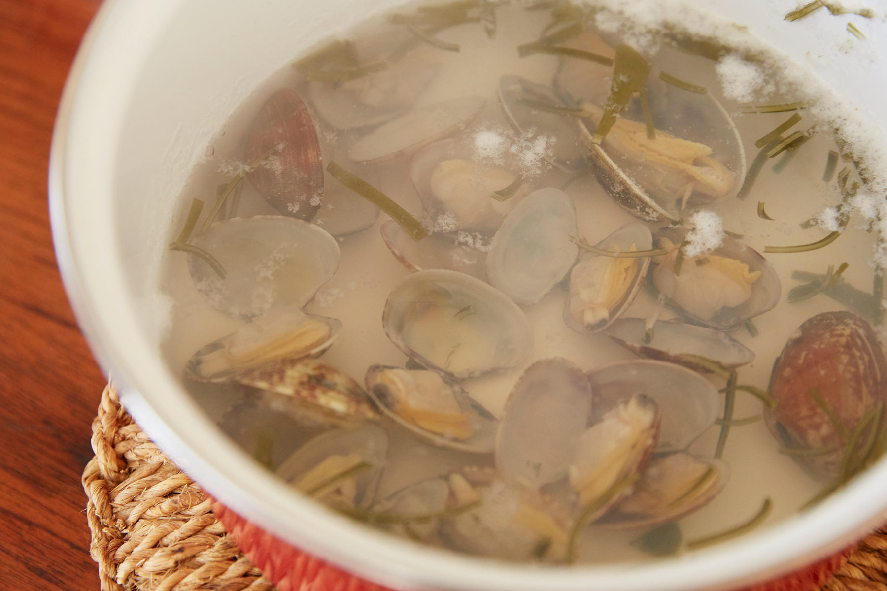 アサリと昆布のスープをつくる