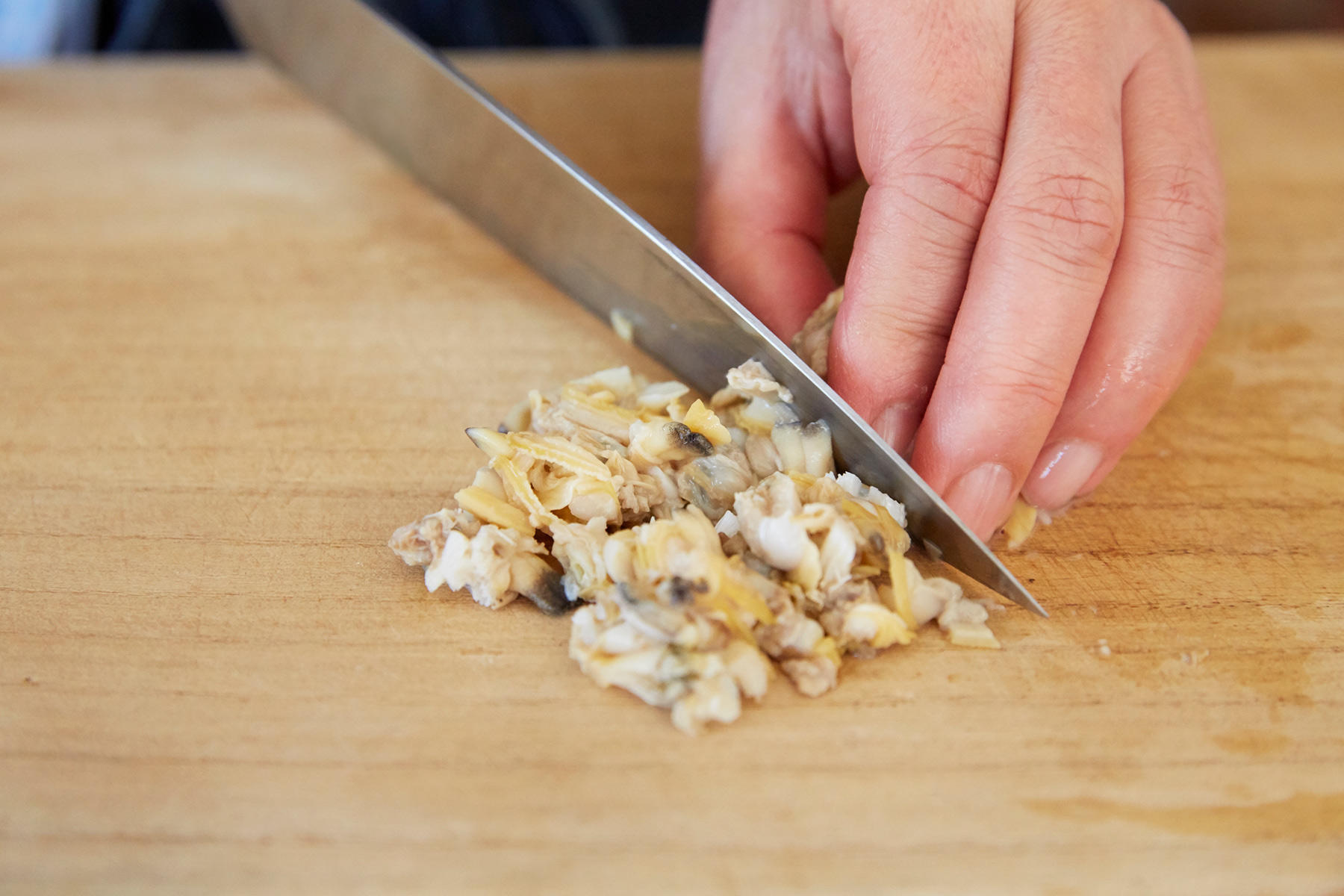 アサリはみじん切りにして食べやすく