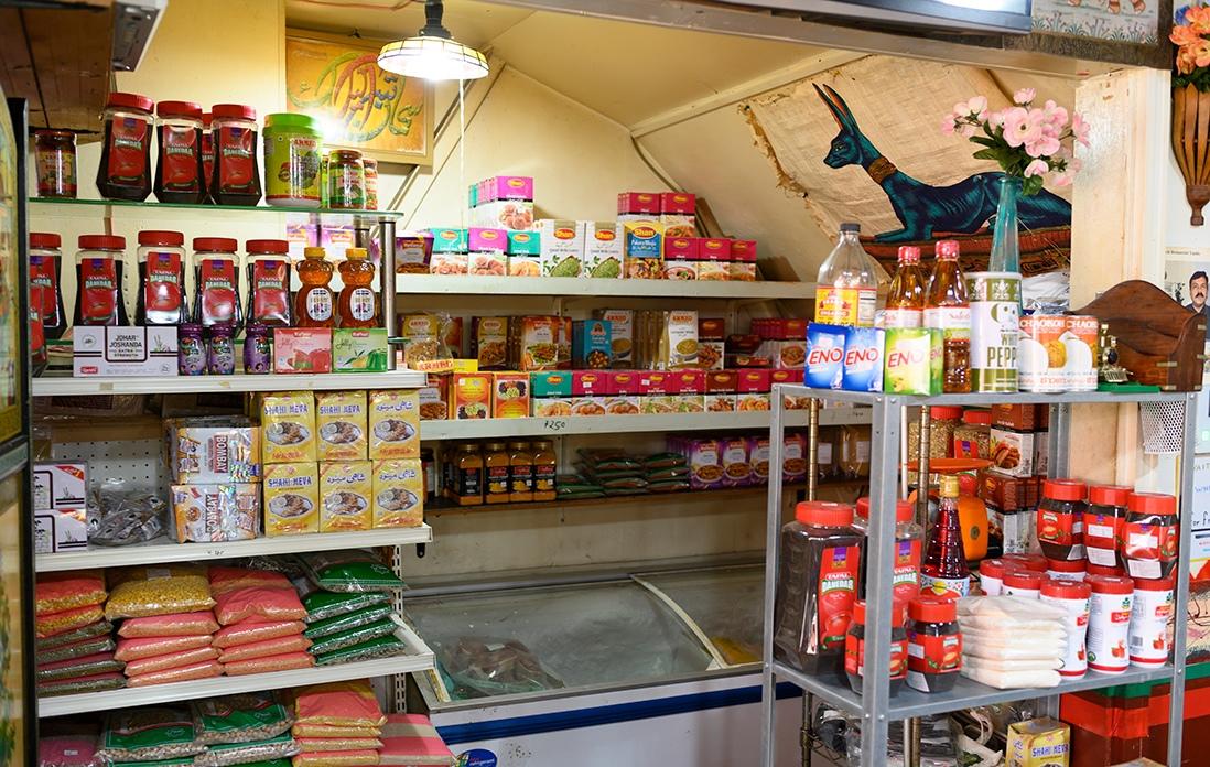 ハラルフードの物販コーナー