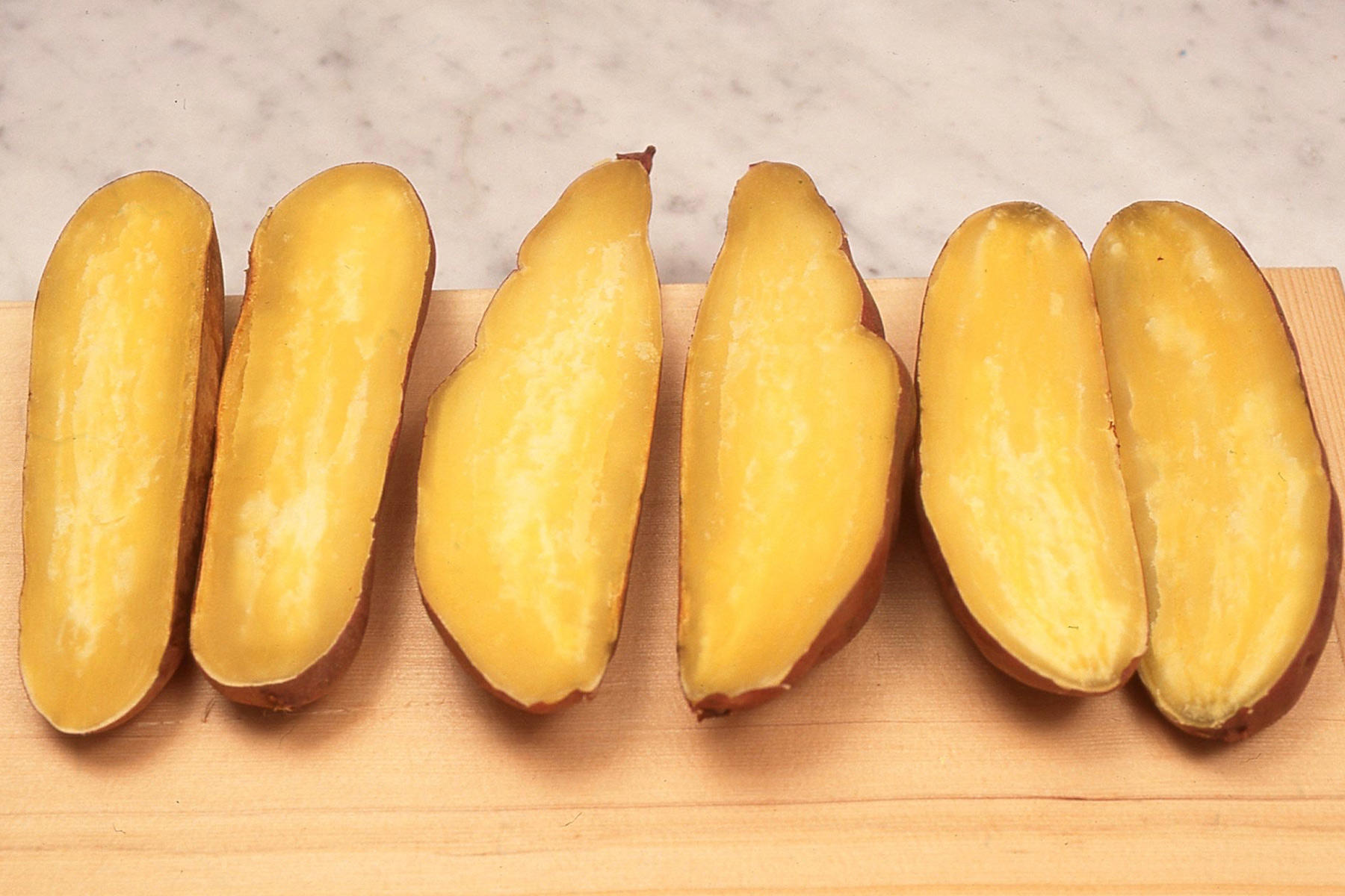 いもをくりぬく