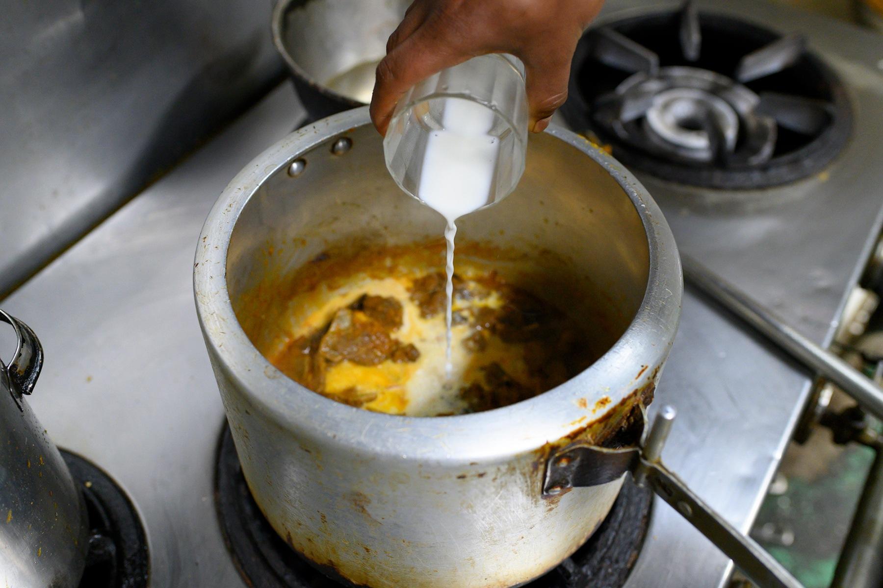 牛乳は最後に投入