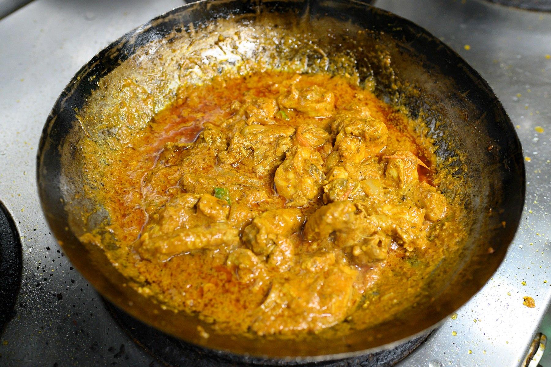 赤い油が少し浮いて、とろみがついたら完成。