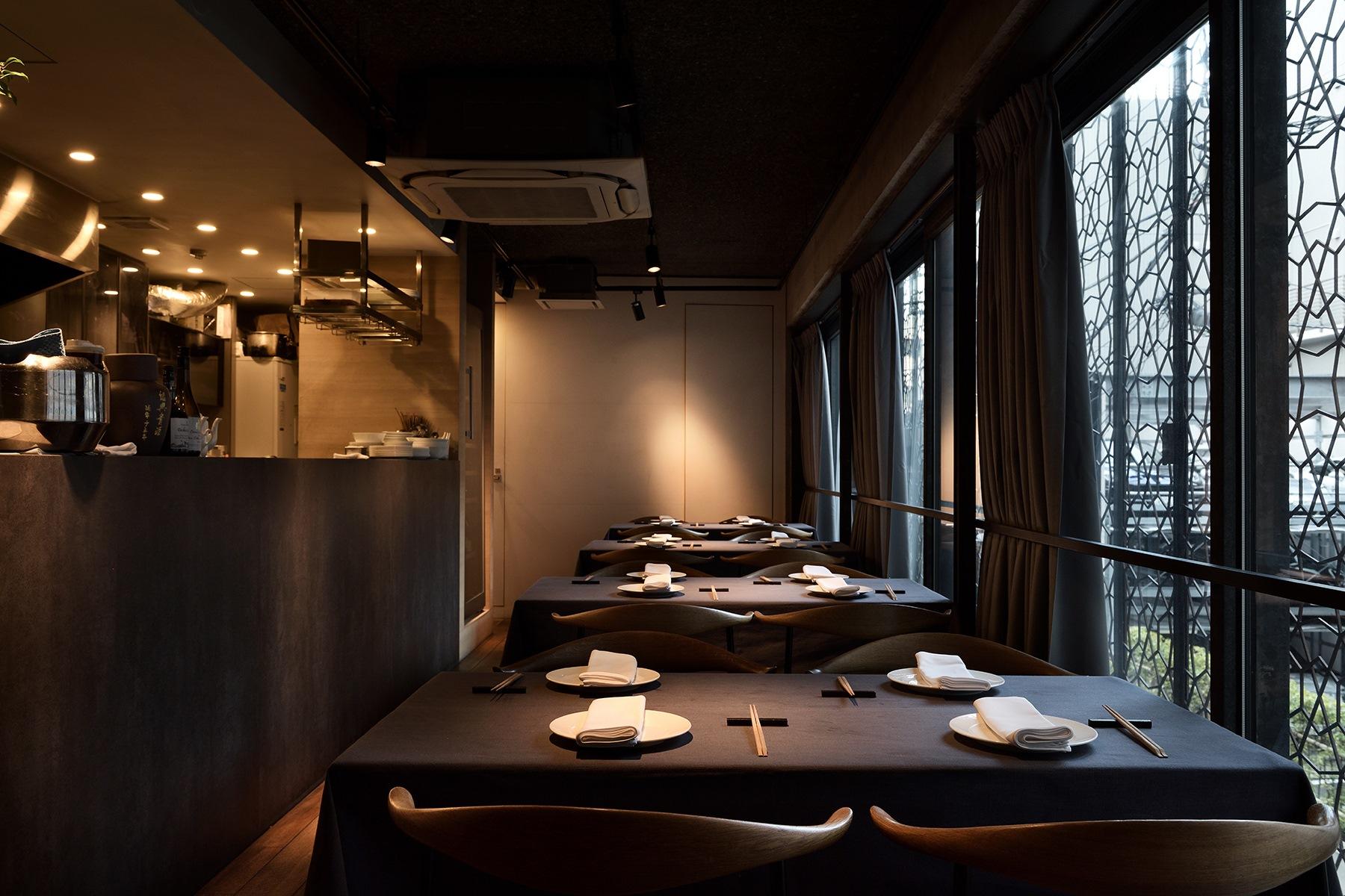 「ミモザ」内装